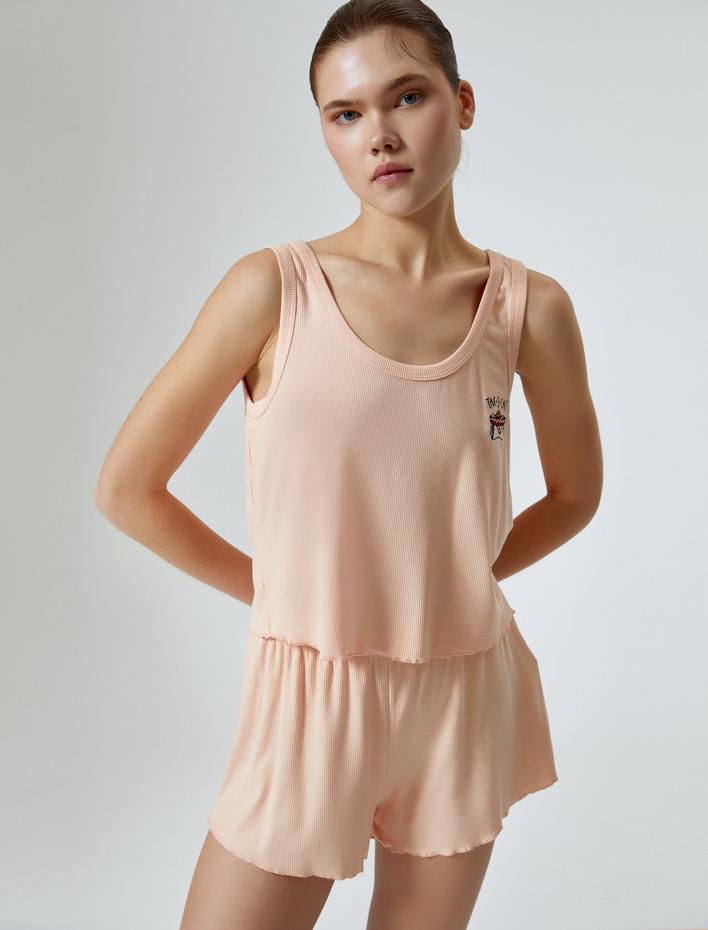  Şortlu Pijama Takımı Nakışlı Fitilli Askılı Viskon