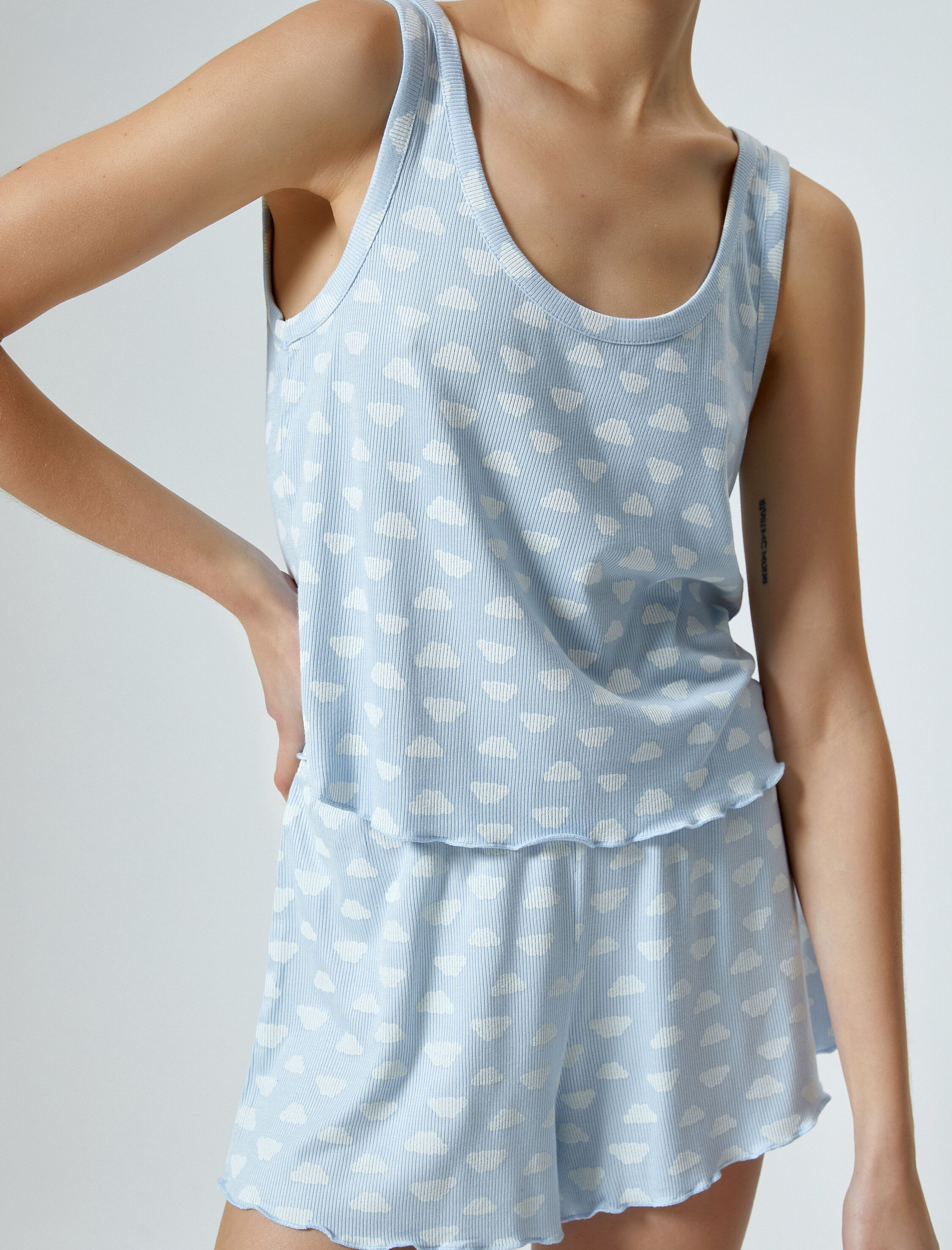   Şortlu Pijama Takımı Bulut Desenli Fitilli Askılı Viskon