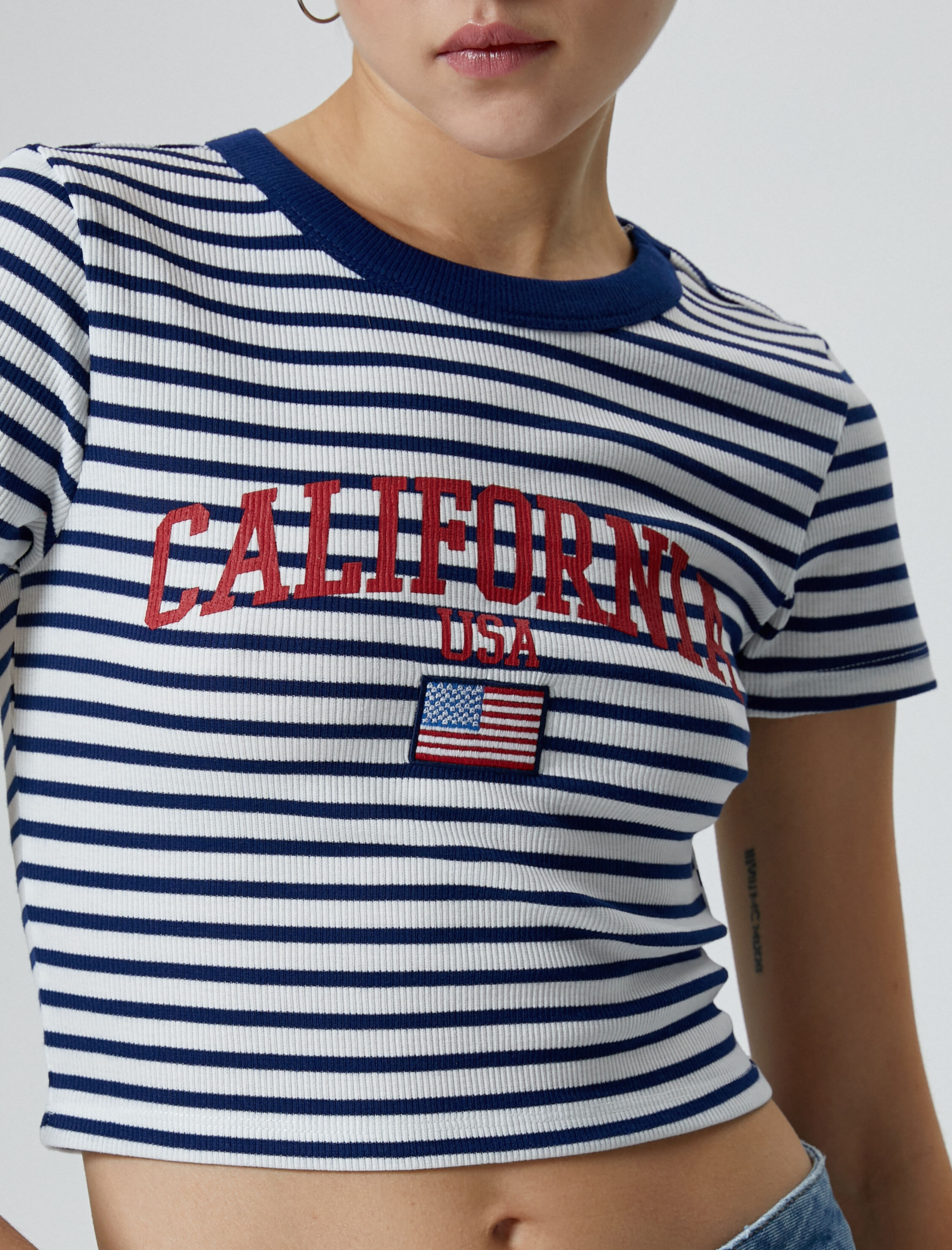   Crop Tişört Kısa Kollu Bisiklet Yaka Ribanalı Pamuklu