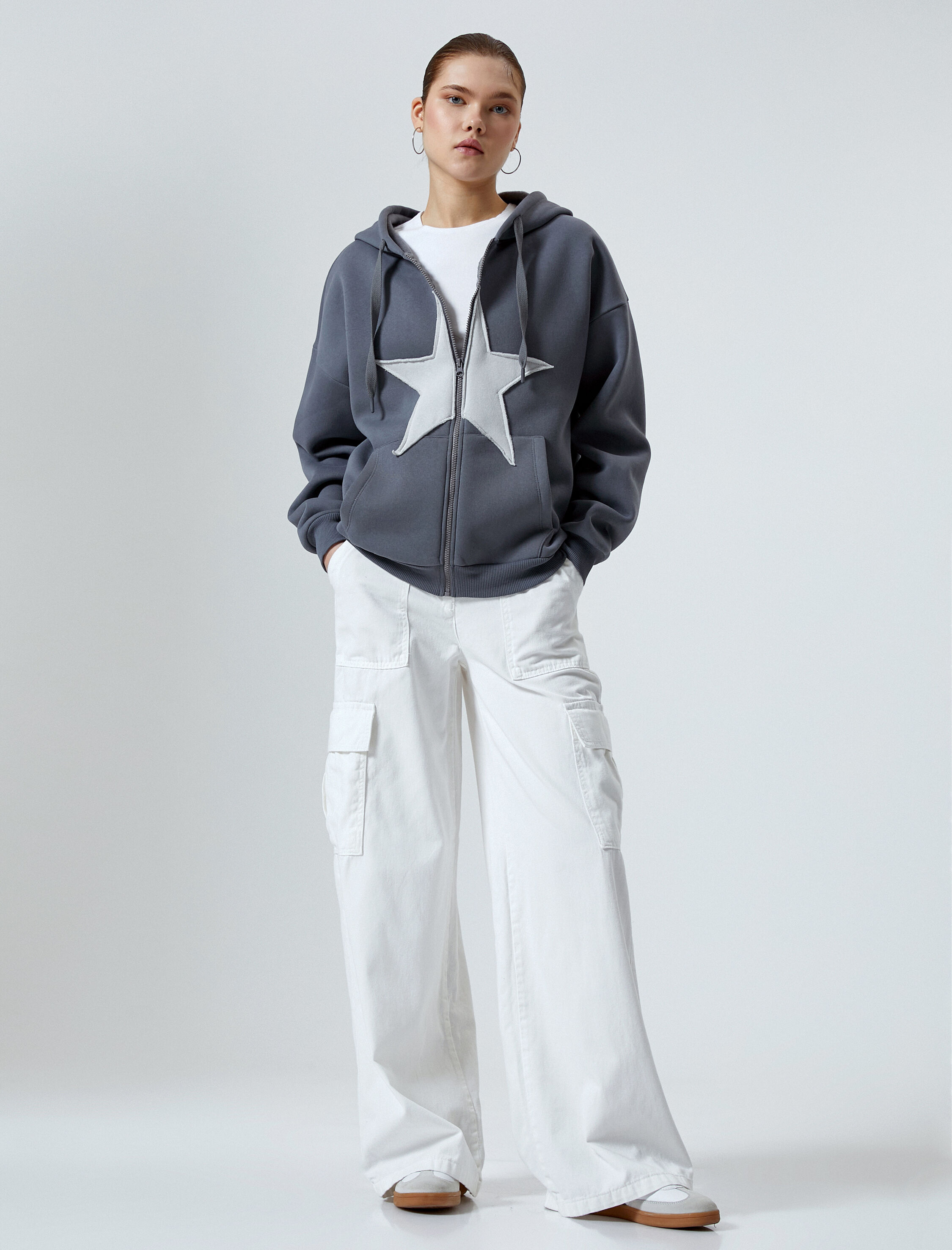   Şardonlu Fermuarlı Kapşonlu Oversize Sweatshirt  Yıldız Aplike Detaylı Cepli Uzun Kollu