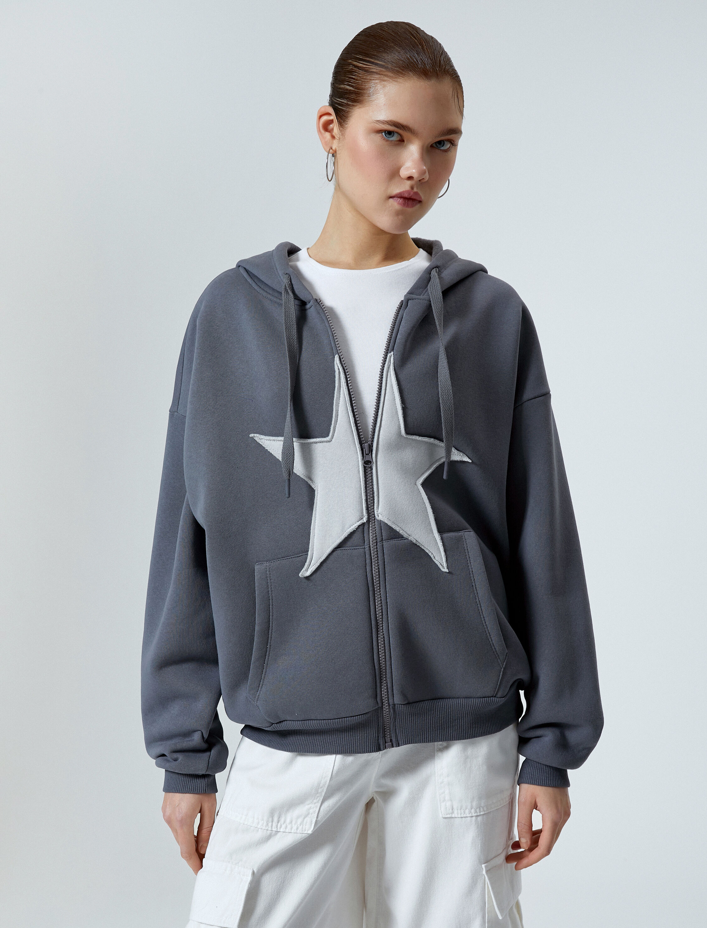   Şardonlu Fermuarlı Kapşonlu Oversize Sweatshirt  Yıldız Aplike Detaylı Cepli Uzun Kollu