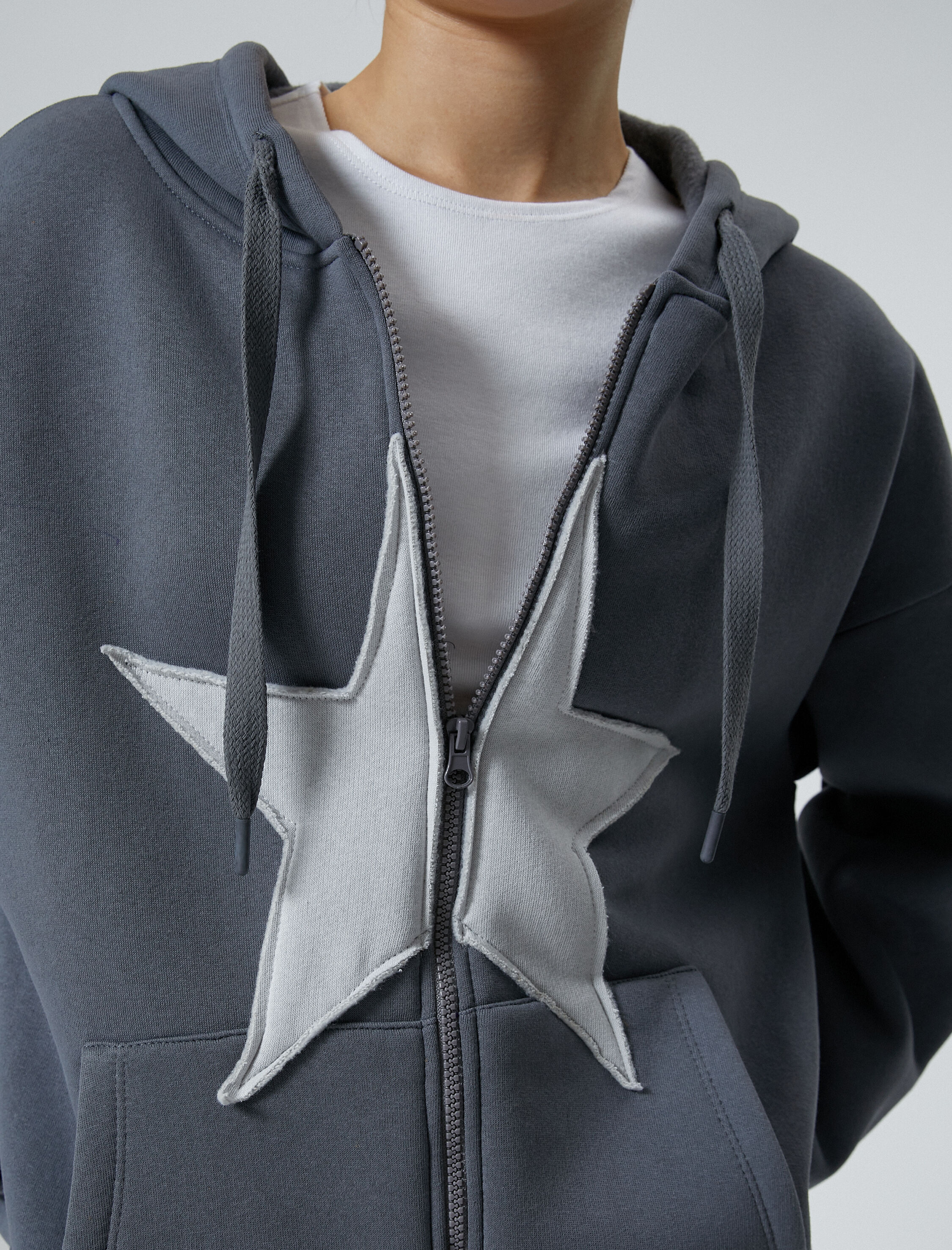   Şardonlu Fermuarlı Kapşonlu Oversize Sweatshirt  Yıldız Aplike Detaylı Cepli Uzun Kollu