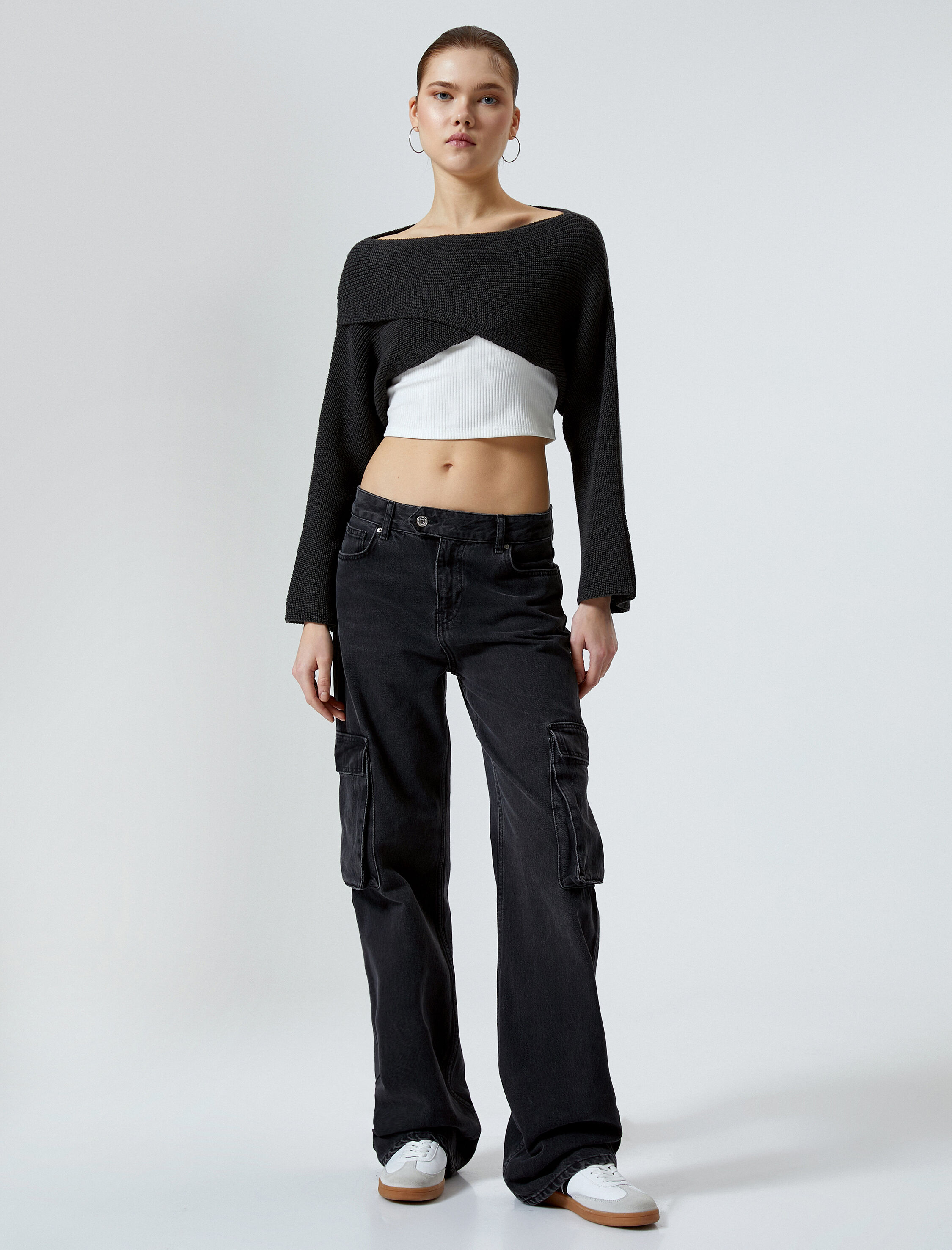   Triko Crop Kazak Asimetrik Kesim Uzun Kollu Yuvarlak Yaka