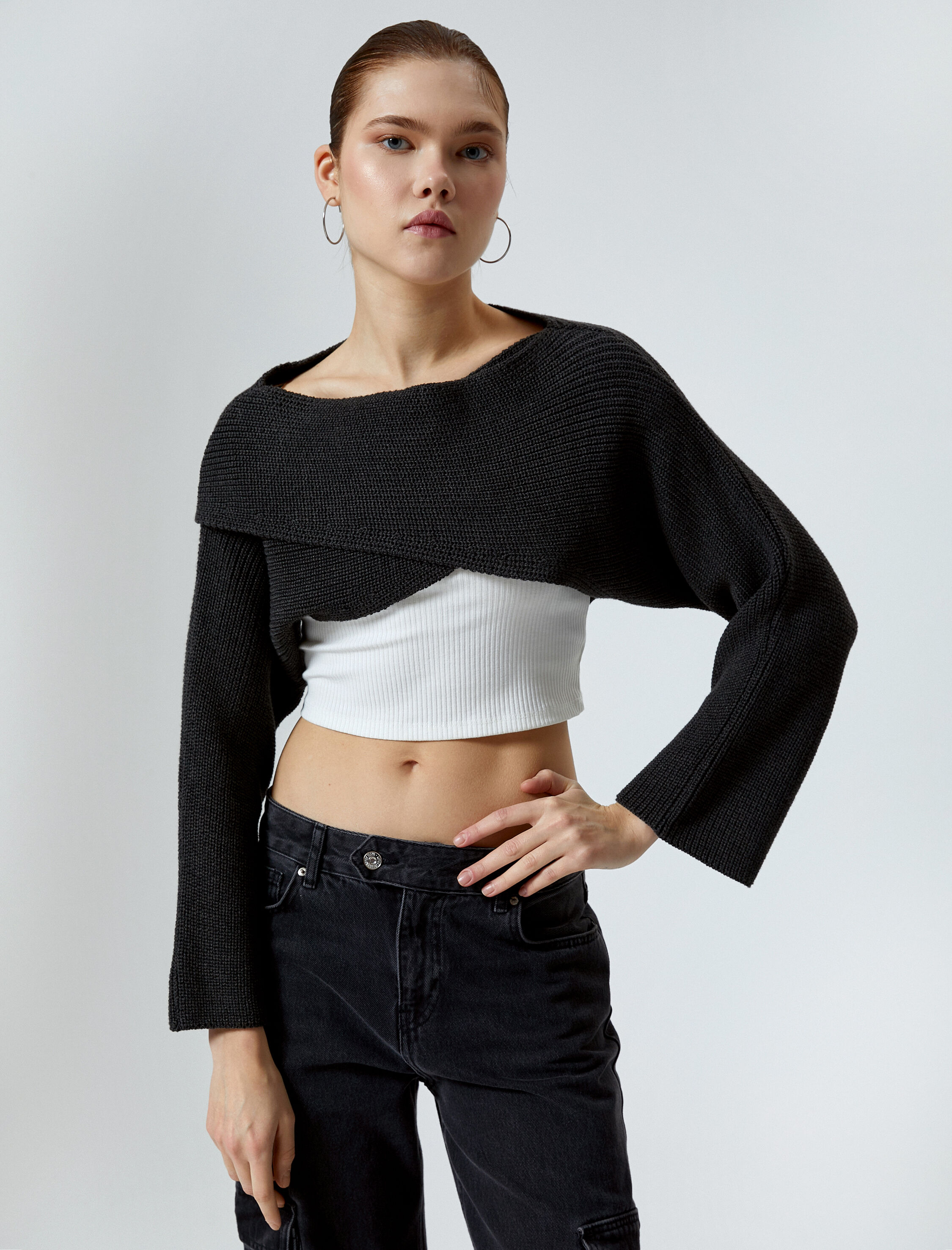   Triko Crop Kazak Asimetrik Kesim Uzun Kollu Yuvarlak Yaka