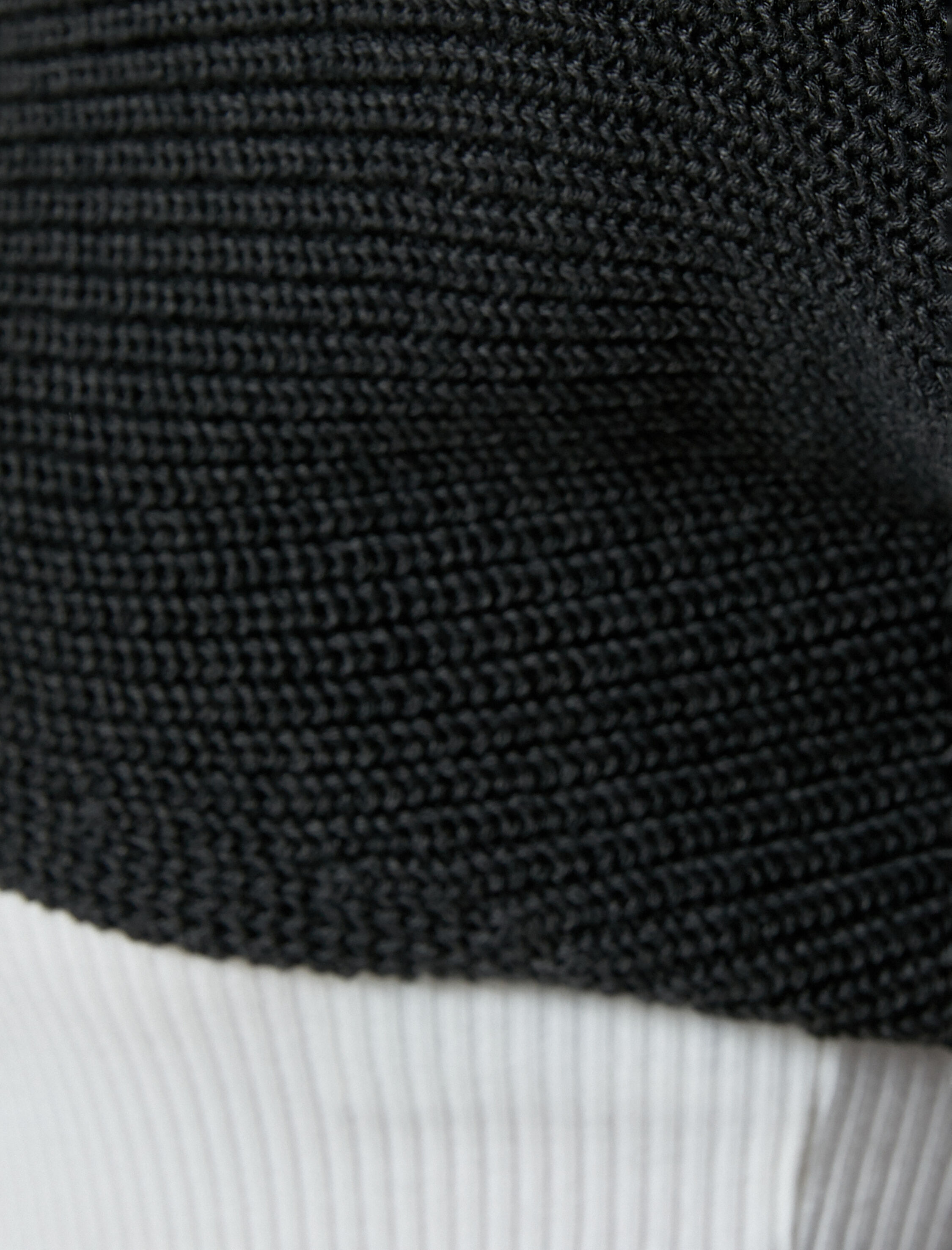   Triko Crop Kazak Asimetrik Kesim Uzun Kollu Yuvarlak Yaka