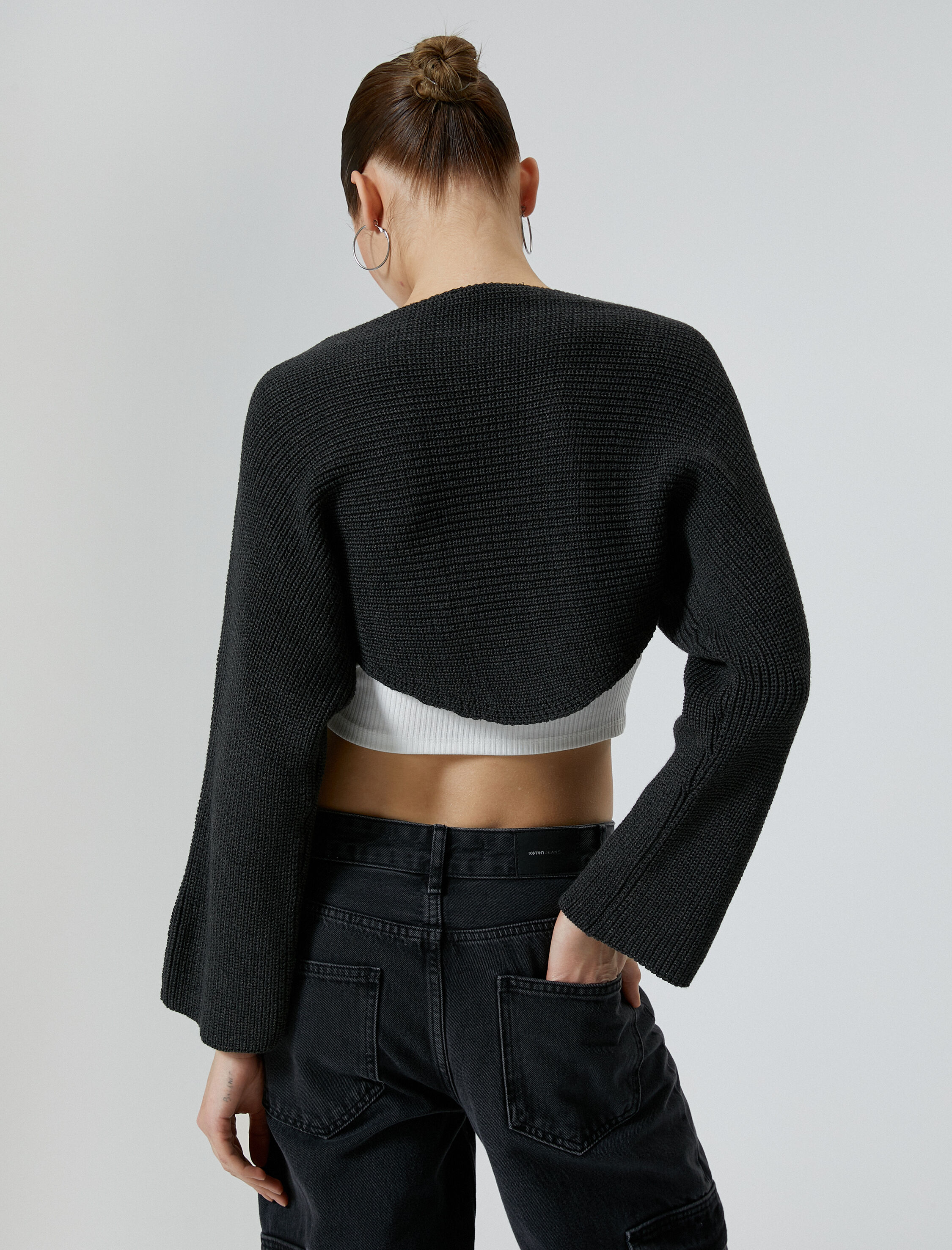   Triko Crop Kazak Asimetrik Kesim Uzun Kollu Yuvarlak Yaka