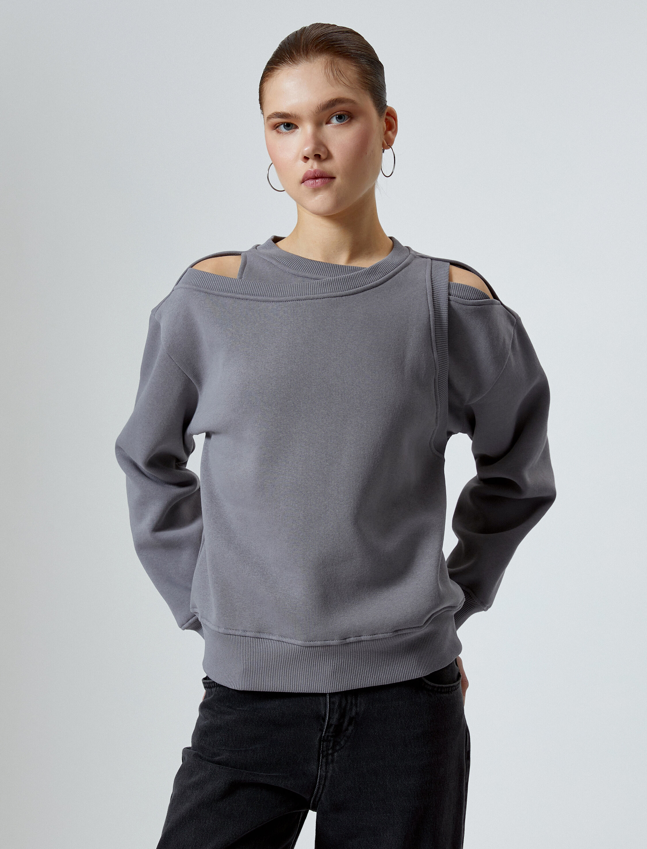   Pencere Detaylı Sweatshirt Uzun Kollu Bisiklet Yaka Rahat Kalıp