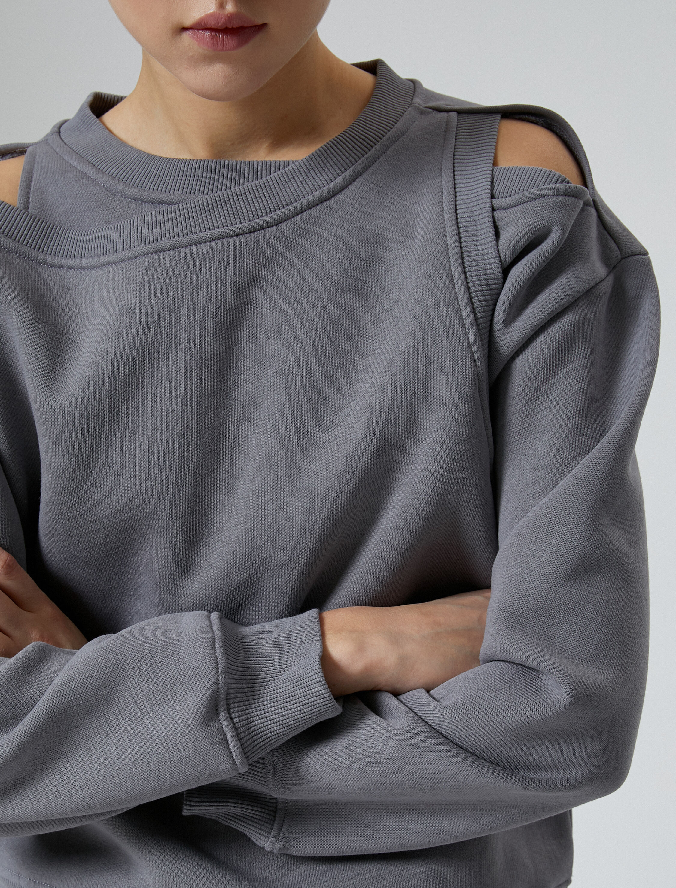   Pencere Detaylı Sweatshirt Uzun Kollu Bisiklet Yaka Rahat Kalıp