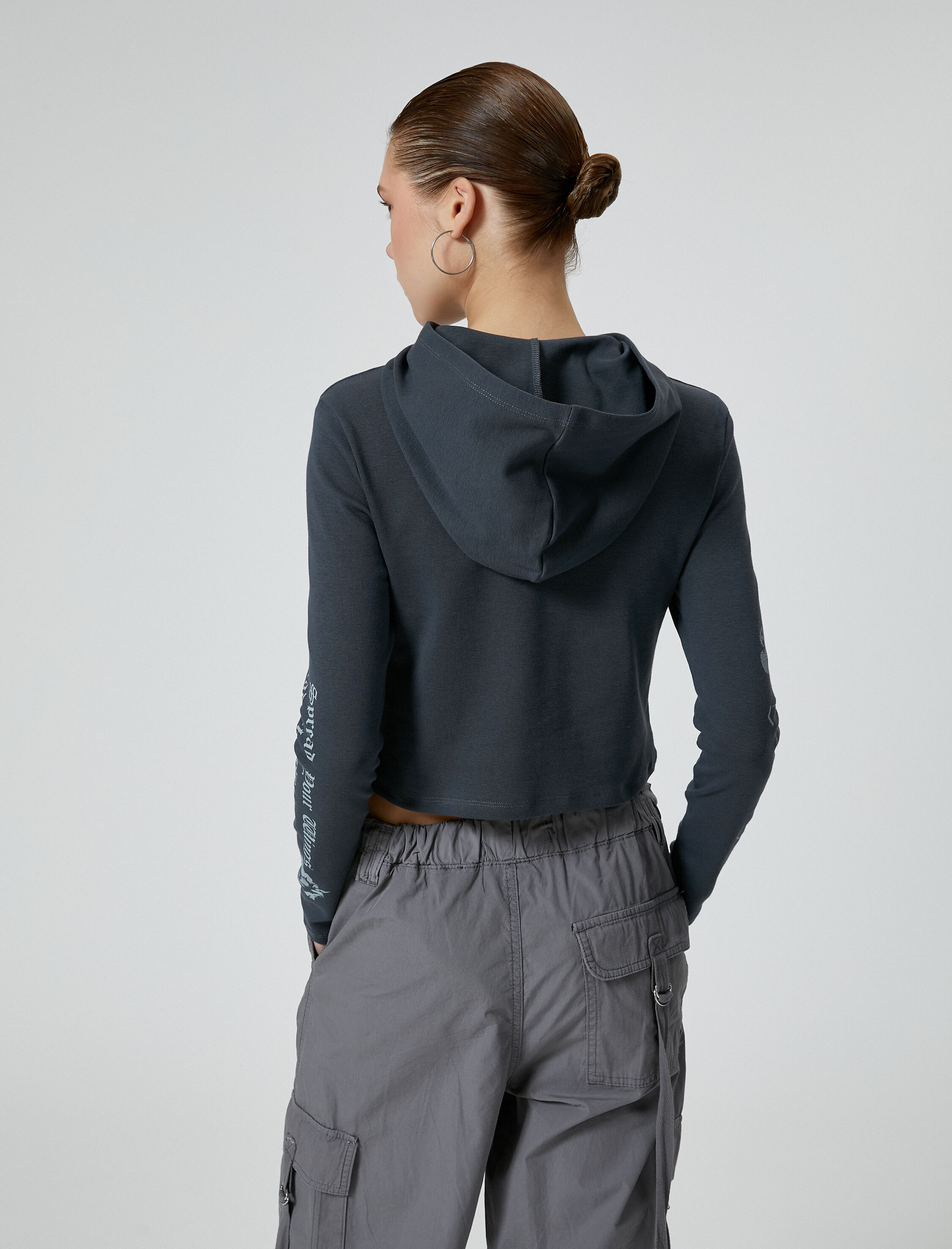   Crop Kapşonlu Sweatshirt Baskılı Uzun Kollu Soluk Efektli Pamuklu