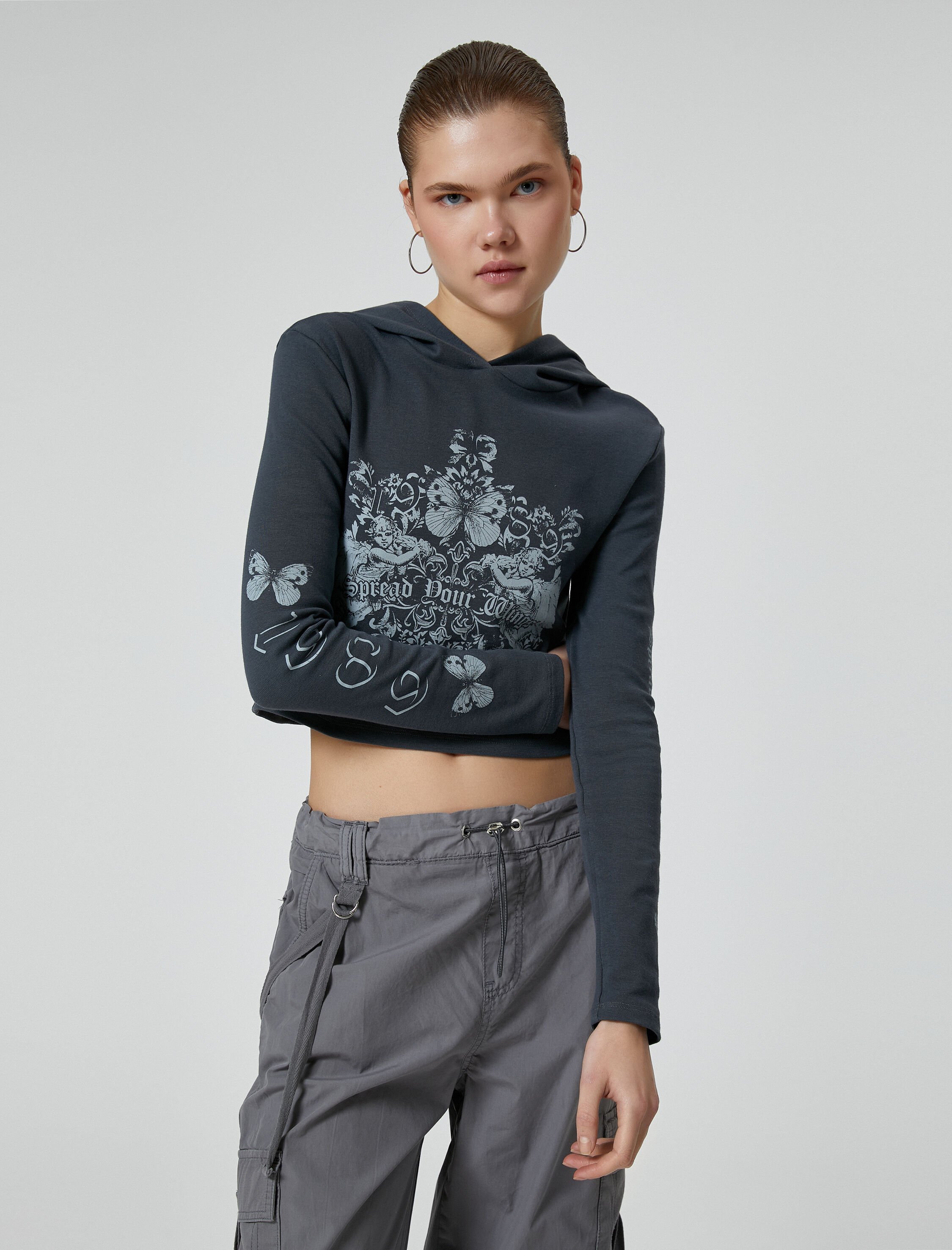   Crop Kapşonlu Sweatshirt Baskılı Uzun Kollu Soluk Efektli Pamuklu