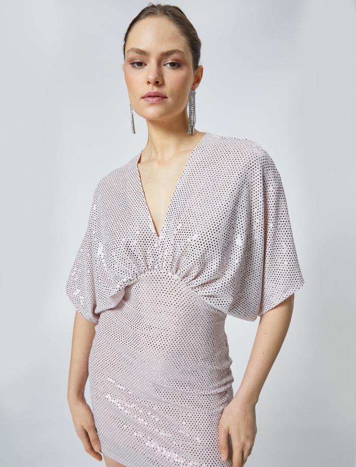  Metalik Mini Elbise Kısa Yarasa Kol V Yaka