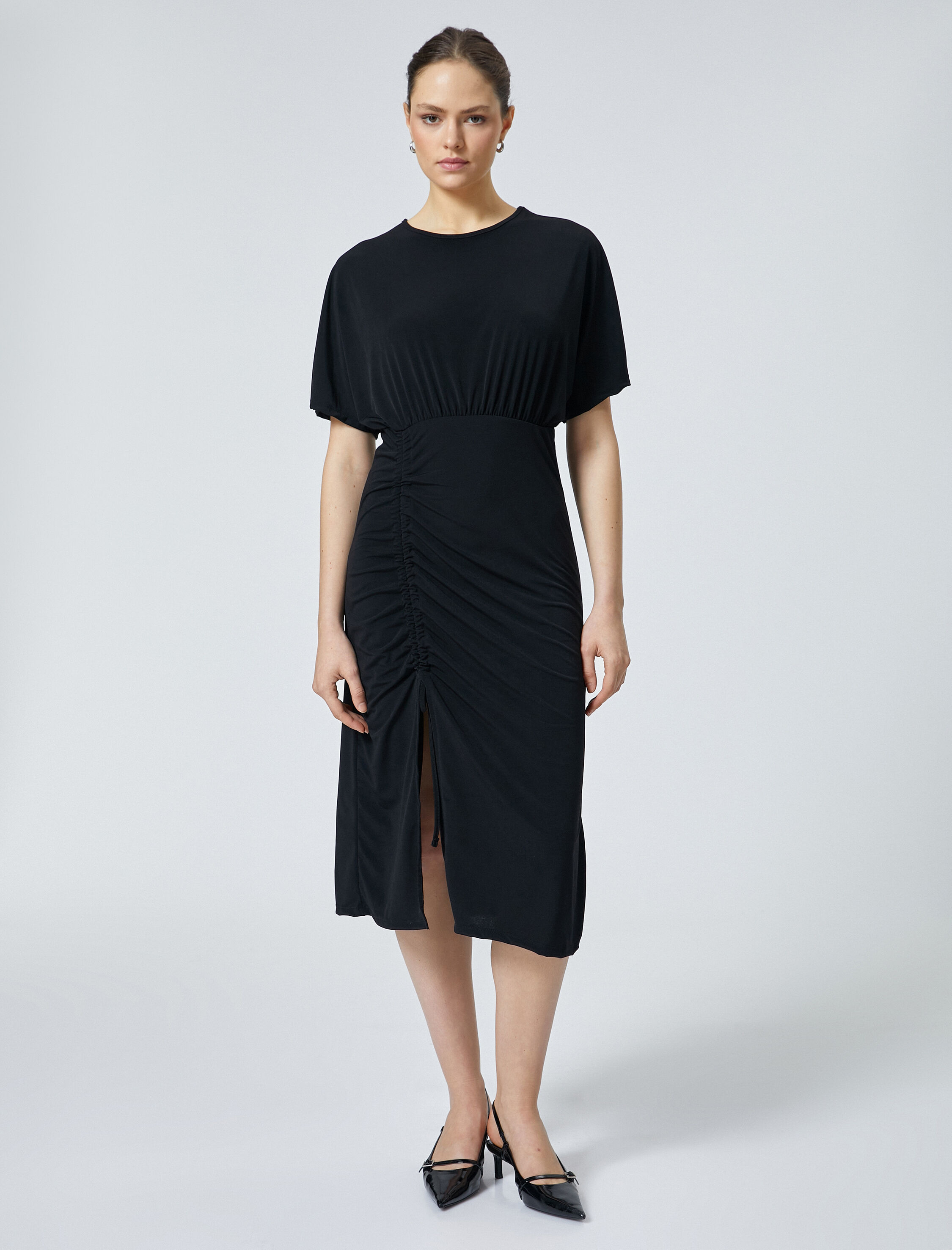   Midi Elbise Drapeli Kısa Kollu Yırtmaçlı Fiyonk Detaylı