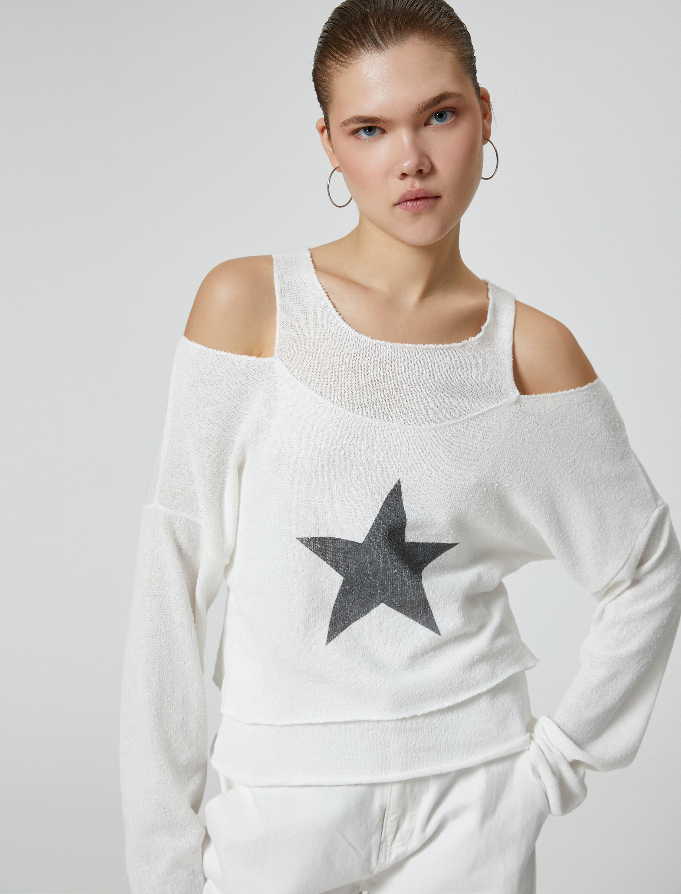   Pencere Detaylı Tişört Bisiklet yaka Uzun Kollu Yıldız Baskılı