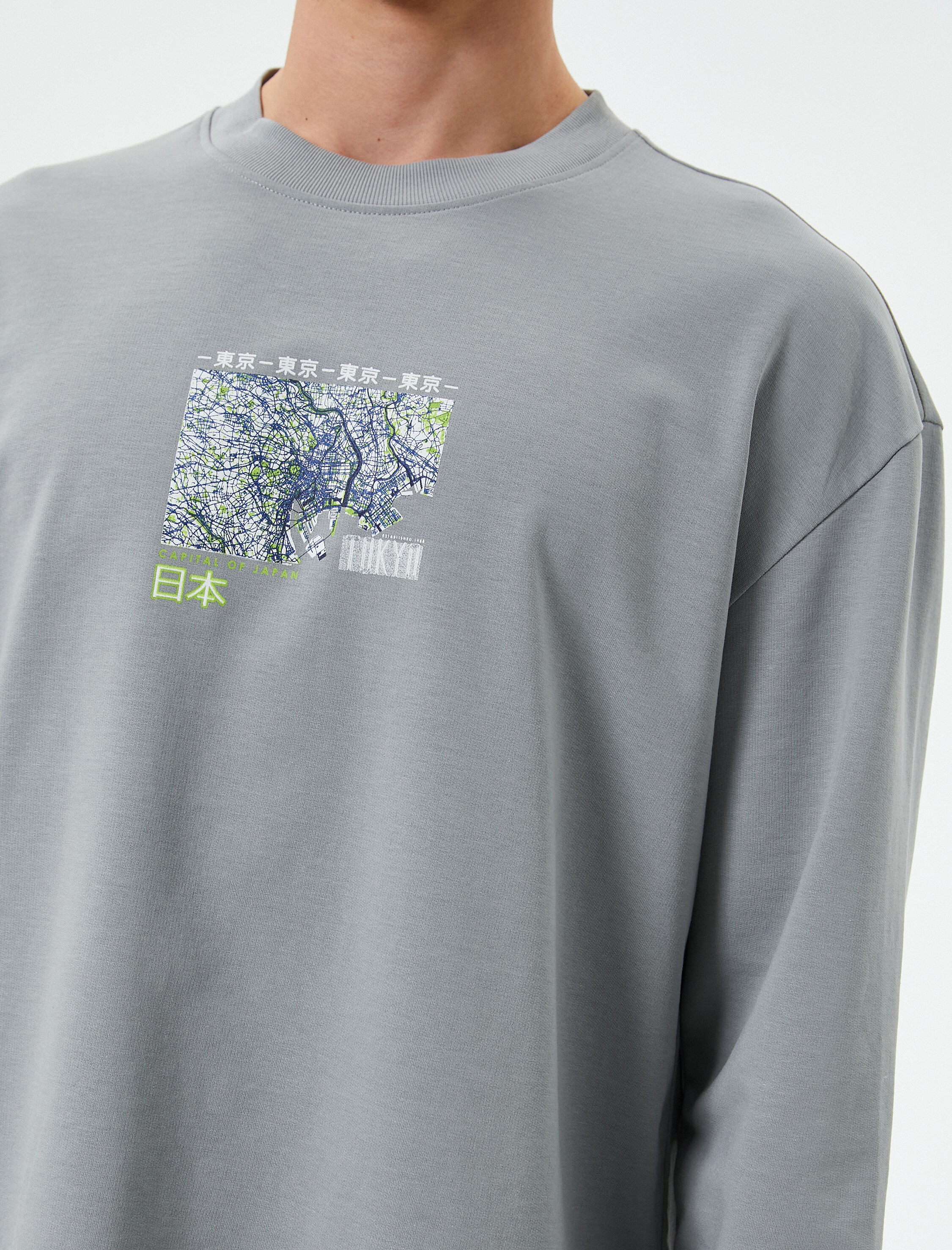   Oversize Sweat Uzakdoğu Baskılı Bisiklet Yaka Kumaş Detaylı