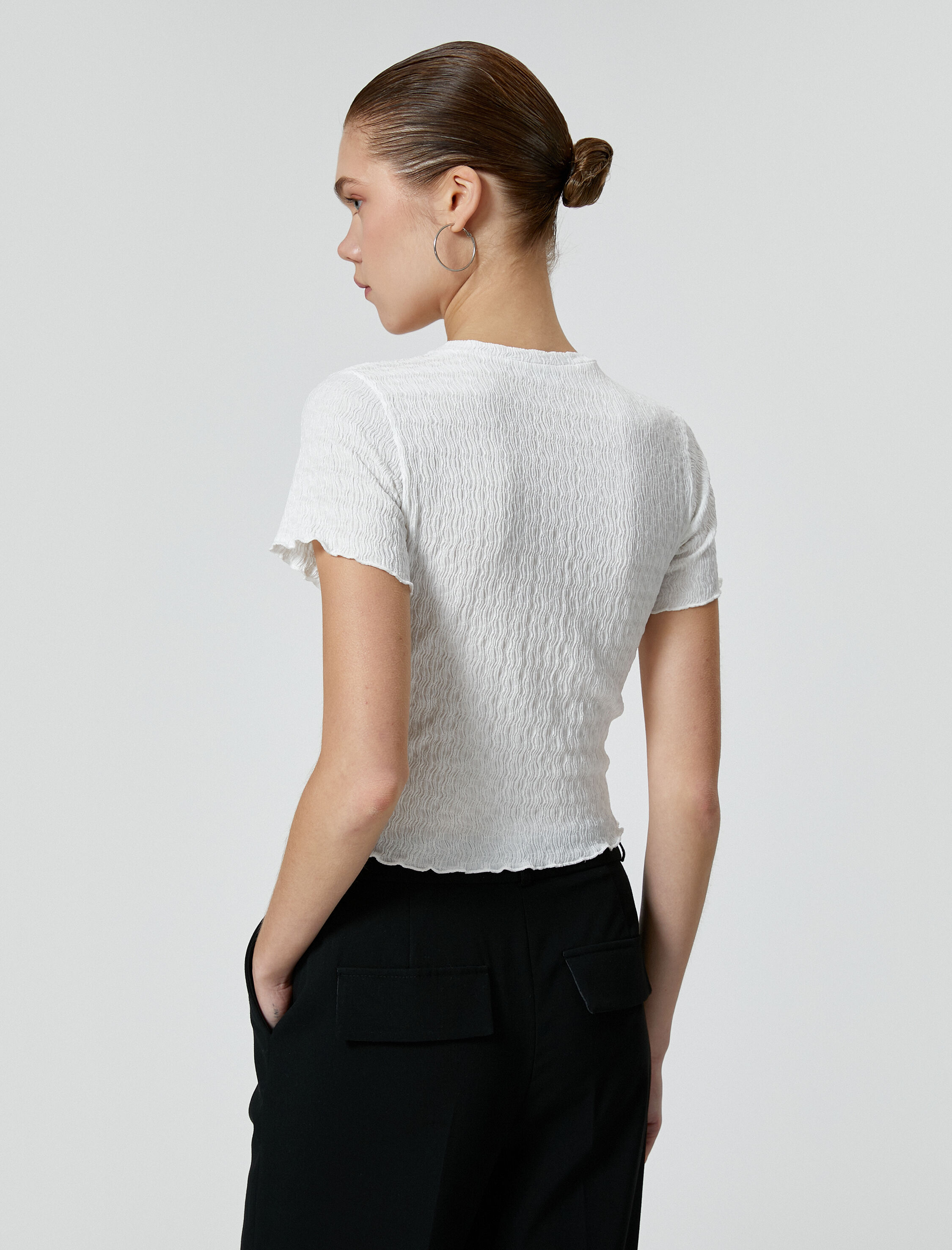Dokulu Crop Tişört Kısa Kollu Bisiklet Yaka Slim Fit Bürümcük