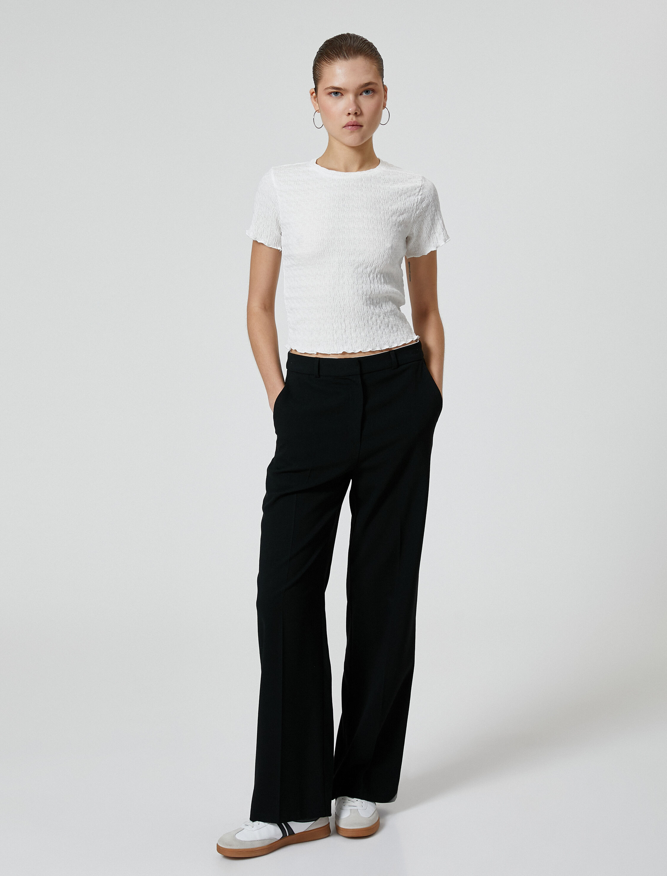 Dokulu Crop Tişört Kısa Kollu Bisiklet Yaka Slim Fit Bürümcük