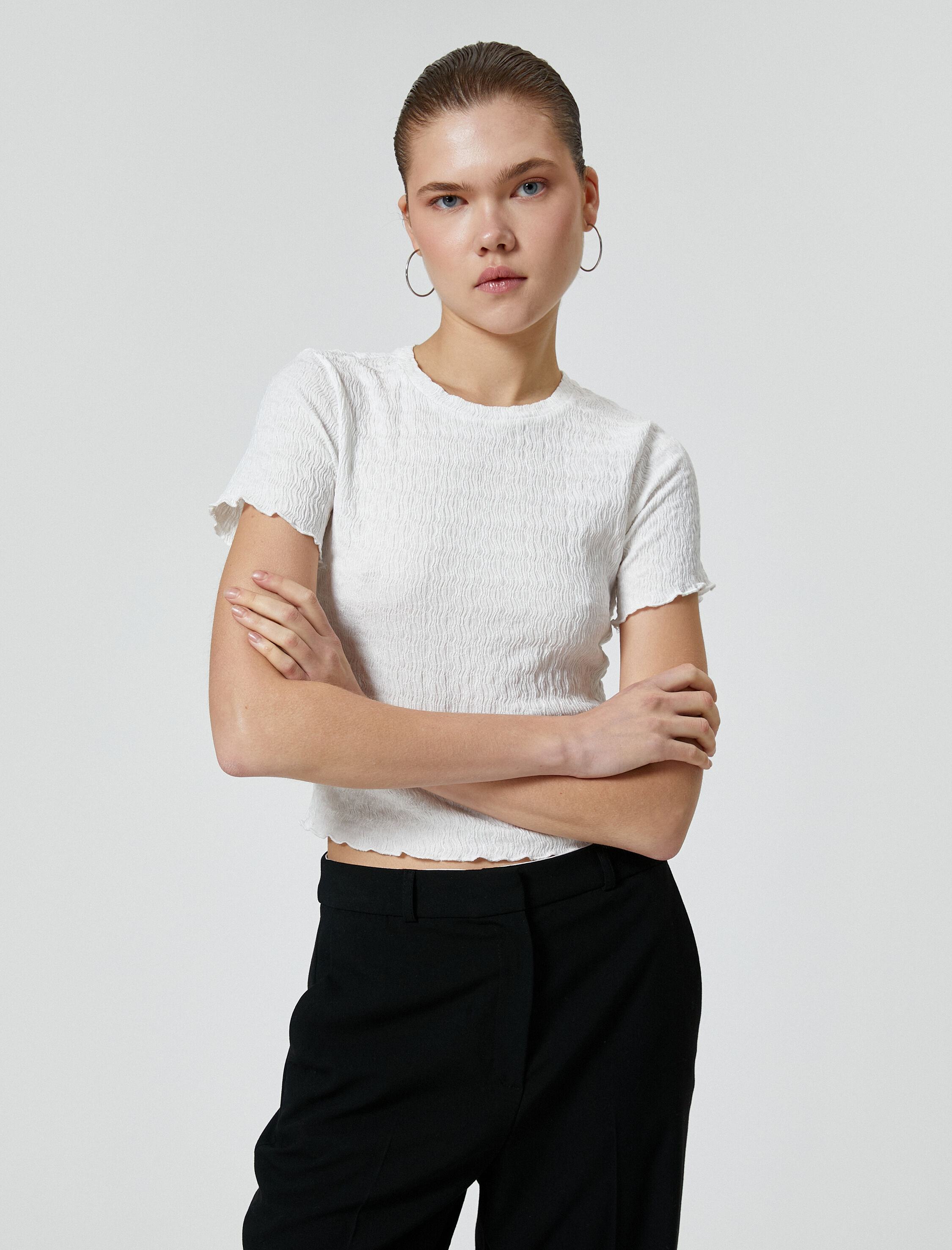 Dokulu Crop Tişört Kısa Kollu Bisiklet Yaka Slim Fit Bürümcük