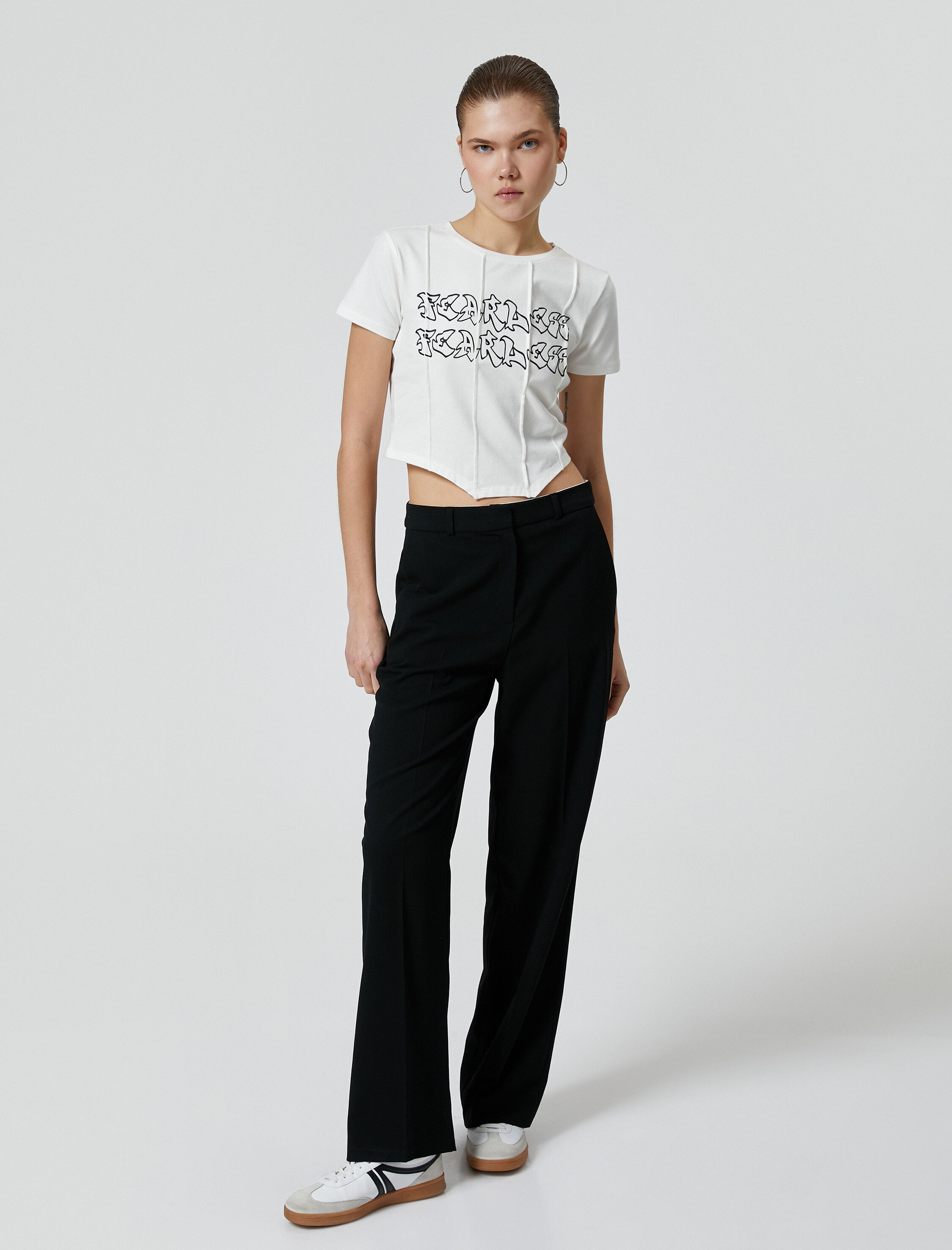   Crop Tişört Asimetrik Kesim Baskılı Kısa Kollu Bisiklet Yaka Pamuklu