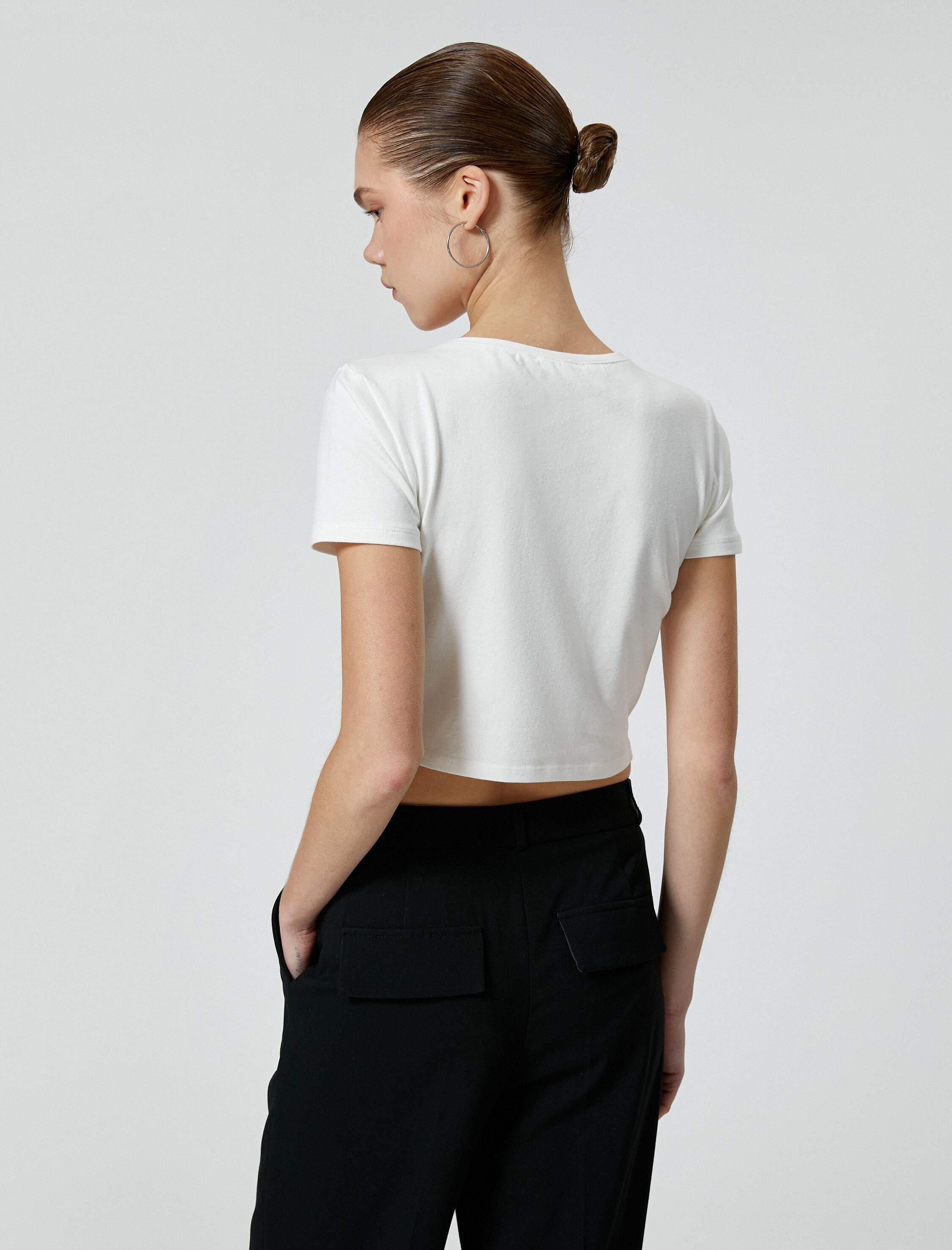   Crop Tişört Asimetrik Kesim Baskılı Kısa Kollu Bisiklet Yaka Pamuklu