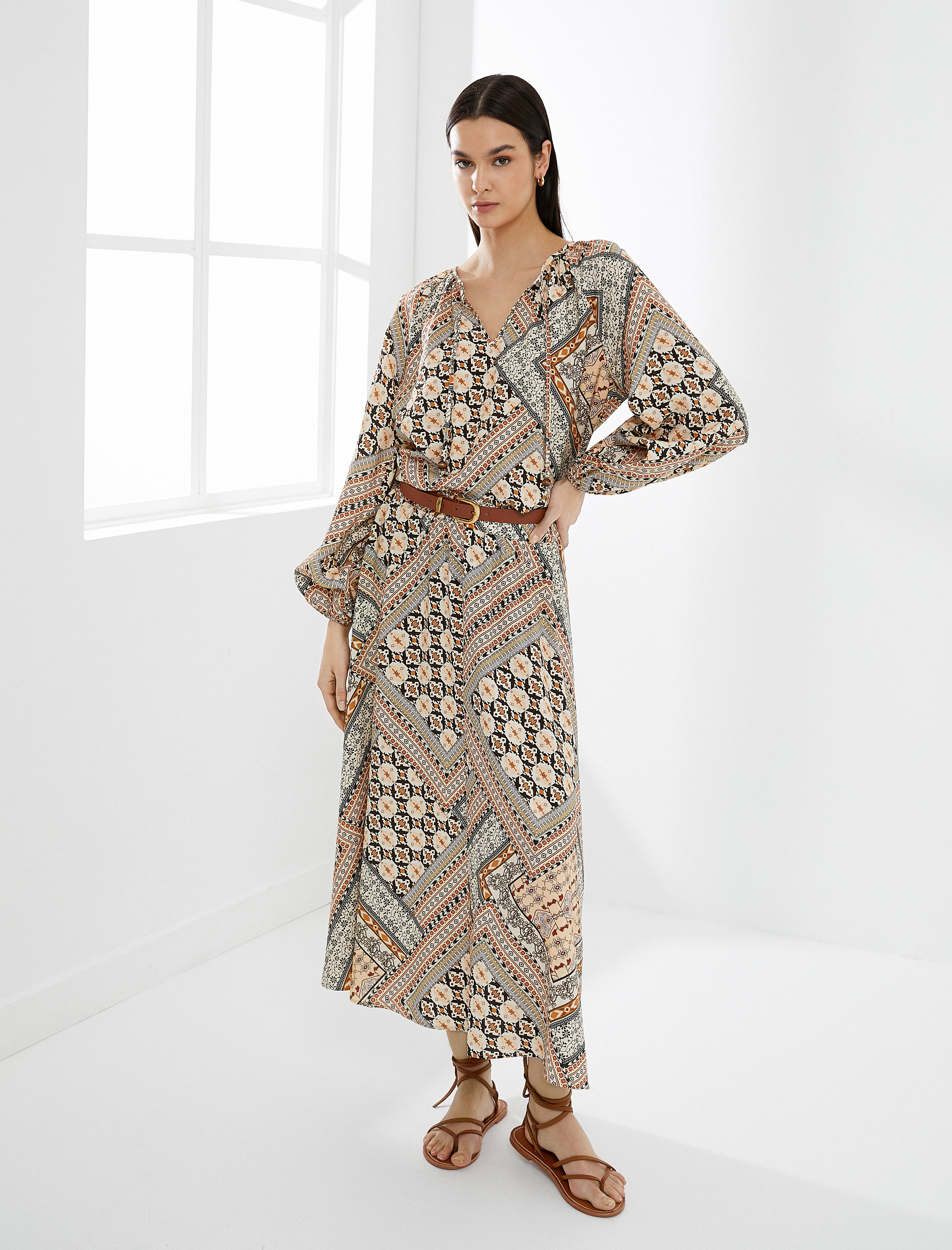   Balon Kollu Bluz Etnik Desenli Pencere Detaylı Viskon Karışımlı