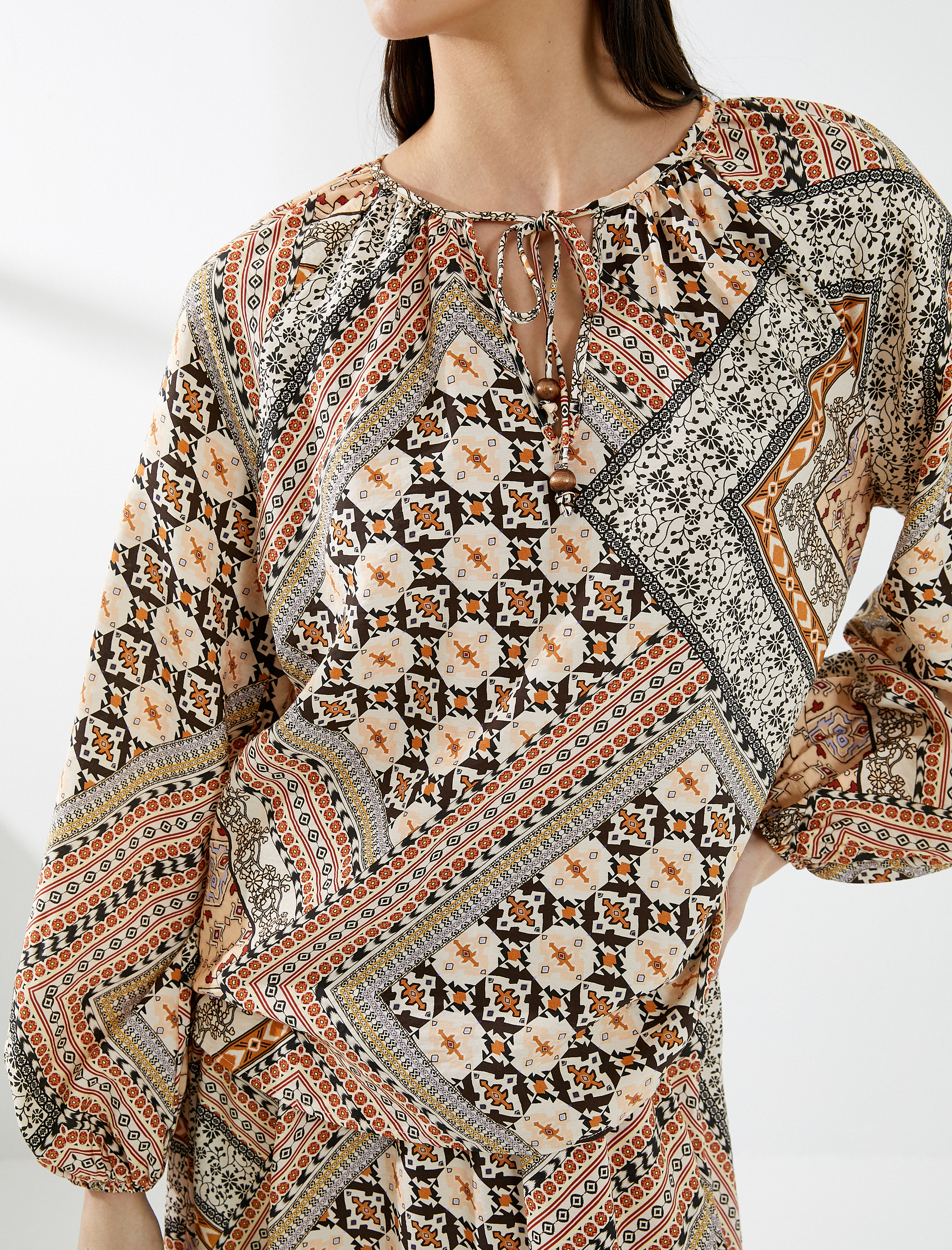   Balon Kollu Bluz Etnik Desenli Pencere Detaylı Viskon Karışımlı