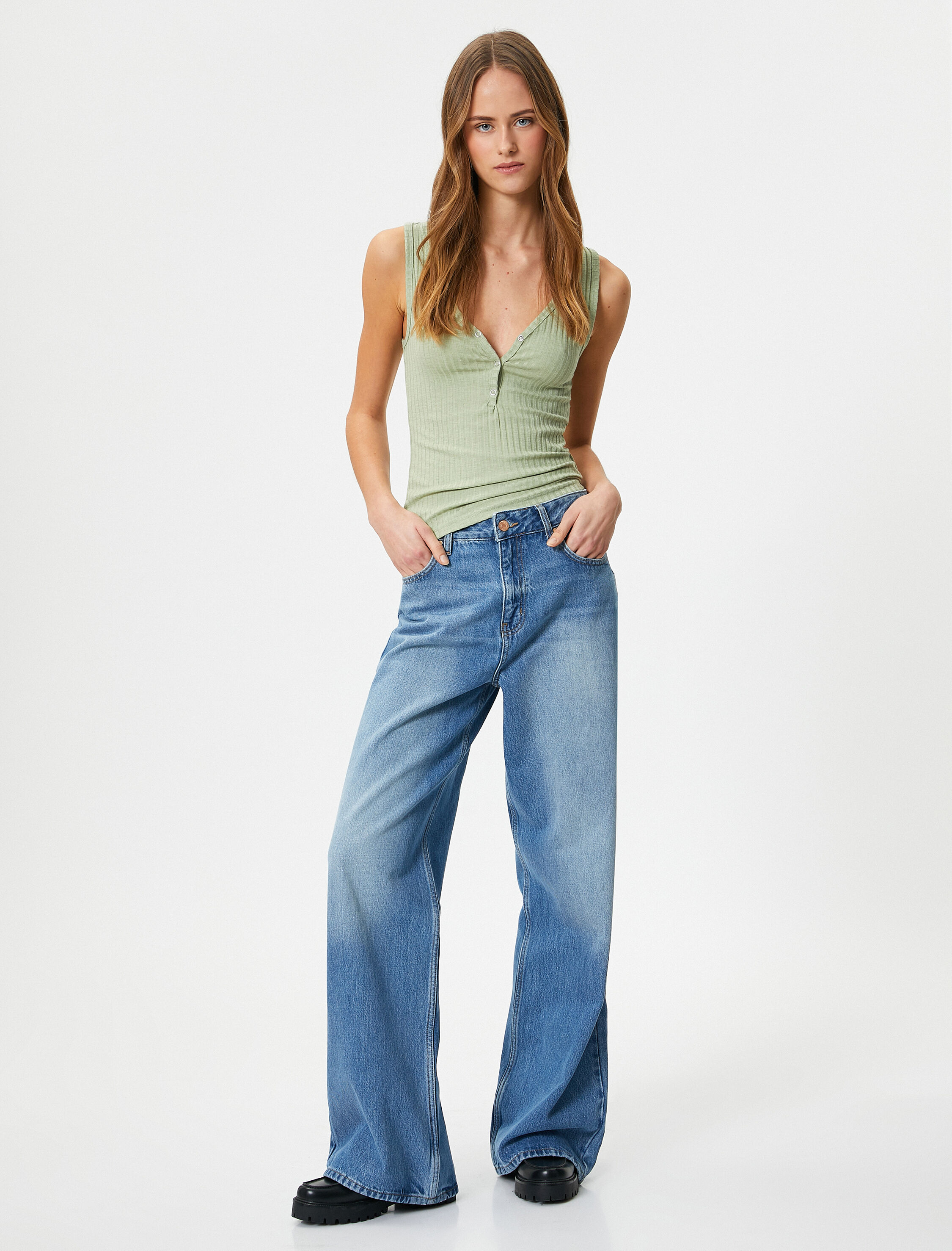   V Yaka Düğmeli Atlet Ribanalı Viskoz Kumaş Karışımlı