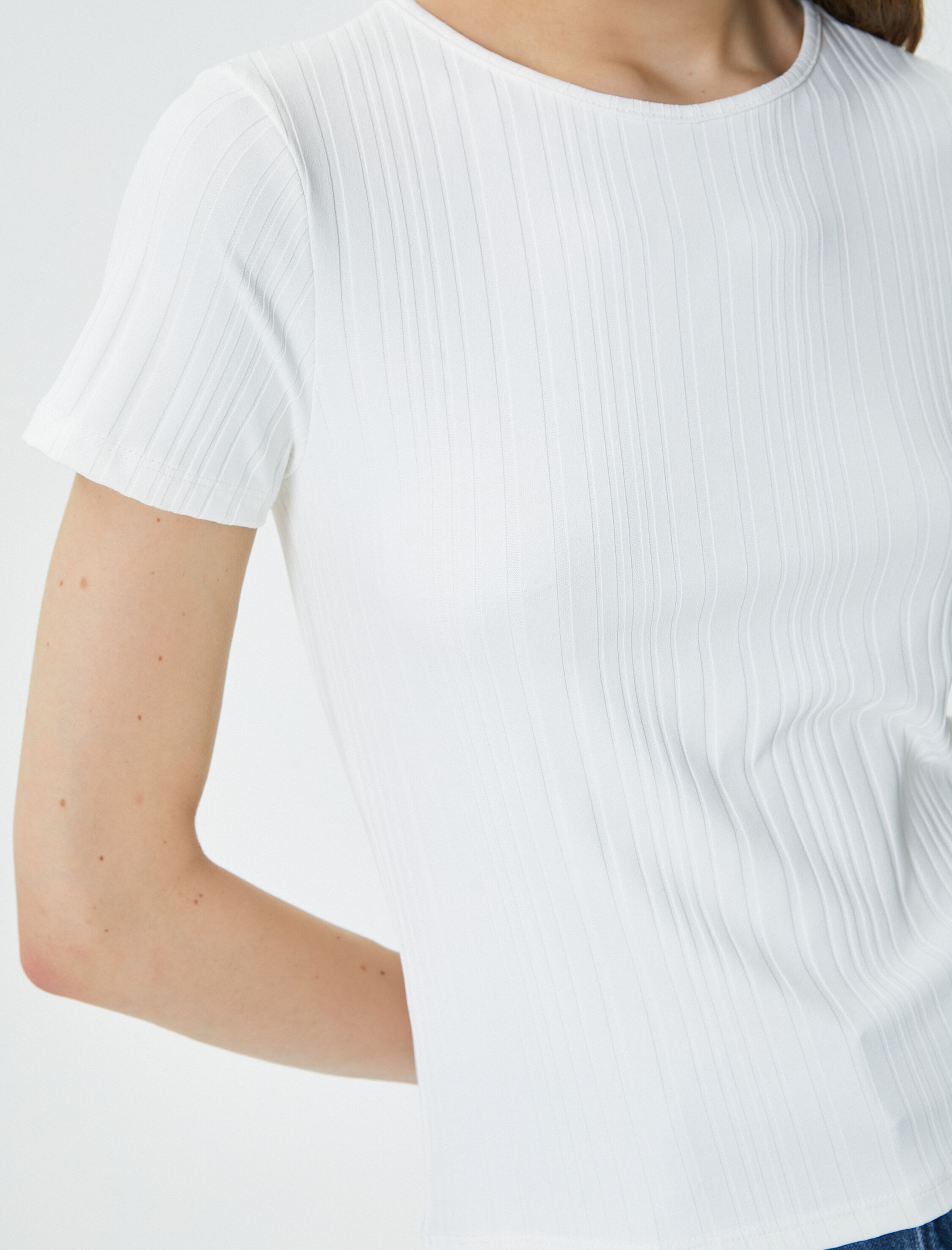   Dokulu Tişört Slim Fit Bisiklet Yaka Kısa Kollu