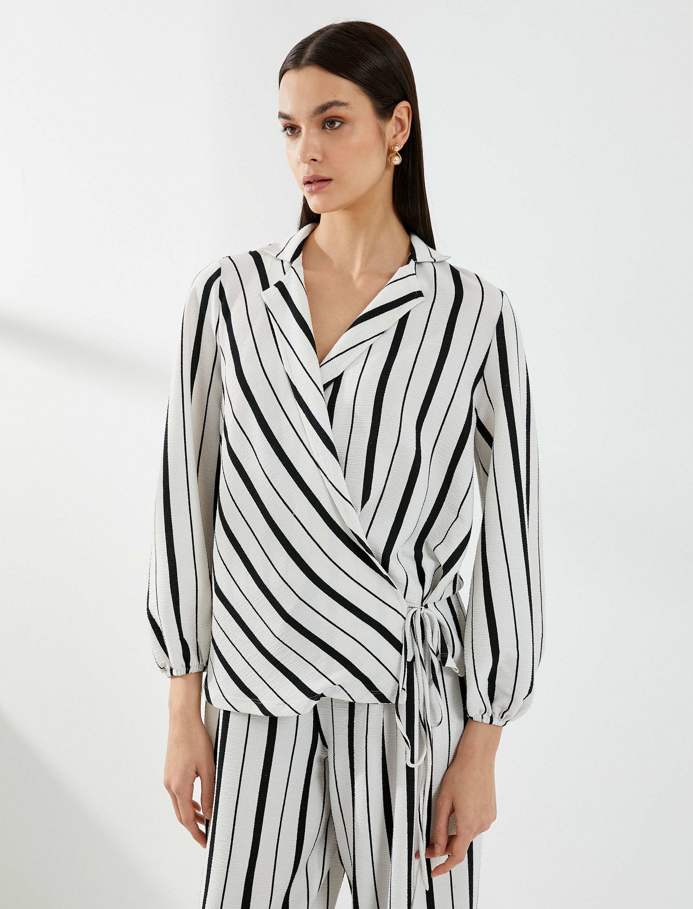   Bluz Kruvaze Bağlamalı Uzun Kollu