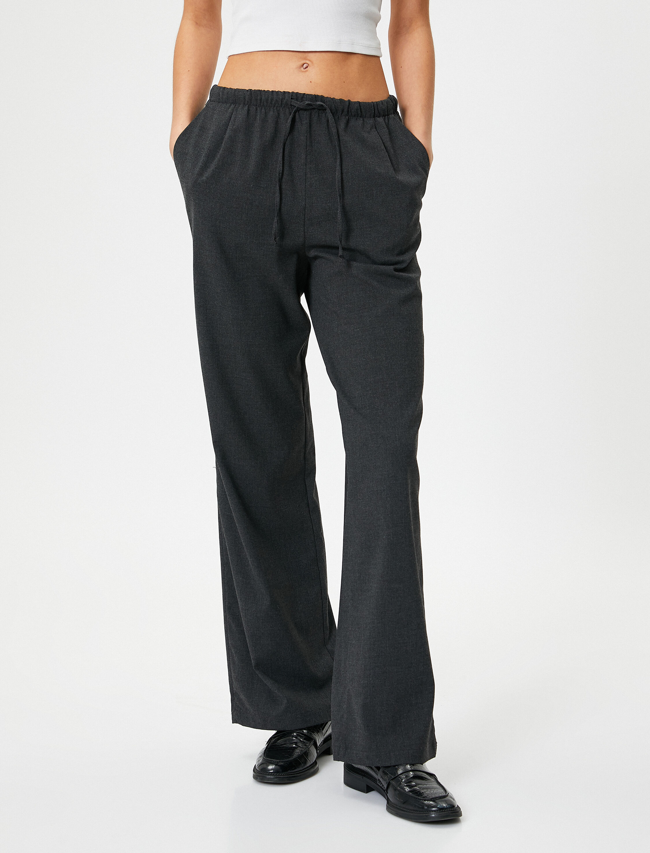   Bol Paça Pantolon Beli Bağcıklı Rahat Kesim Cep Detaylı