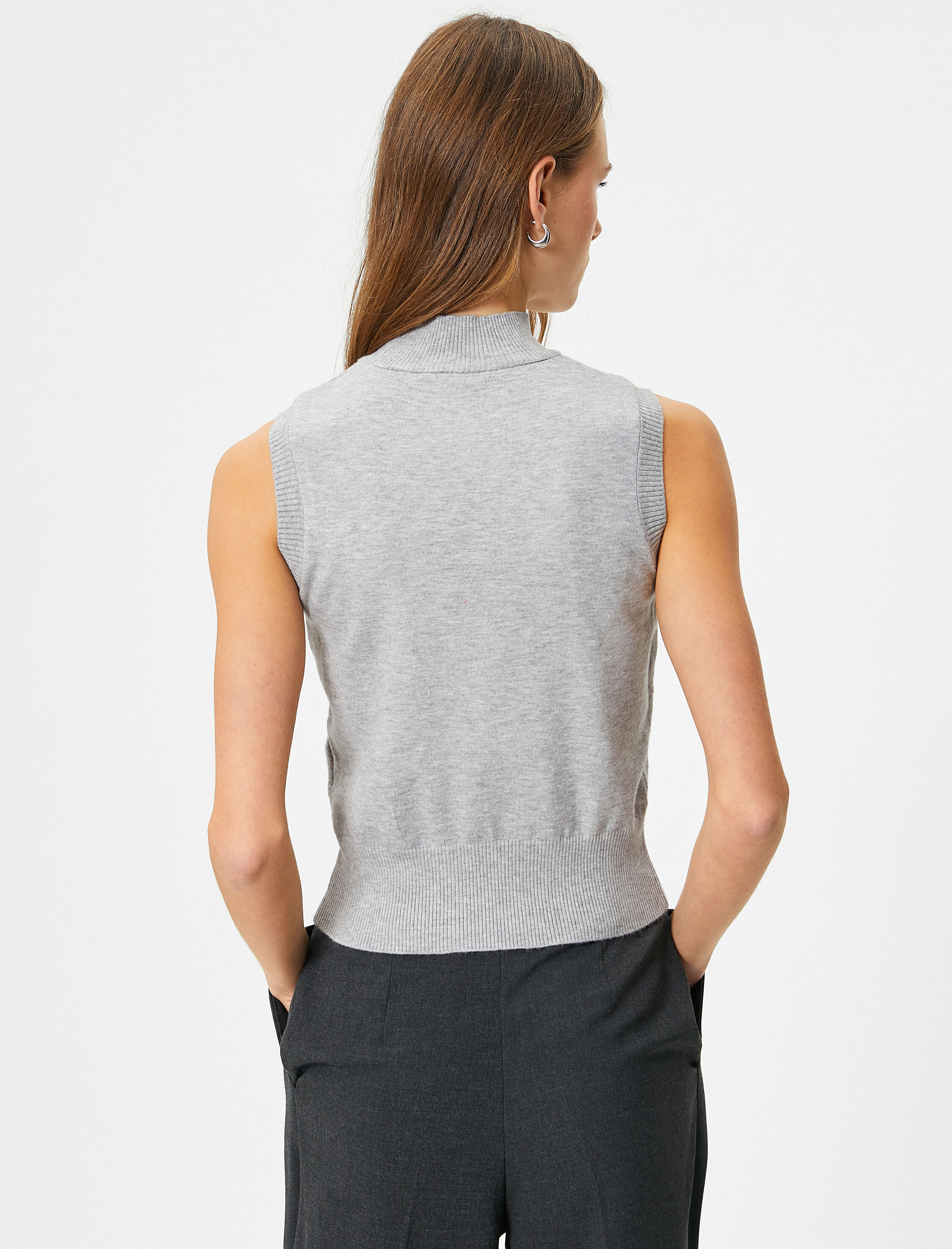 Triko Boğazlı Üst Kolsuz