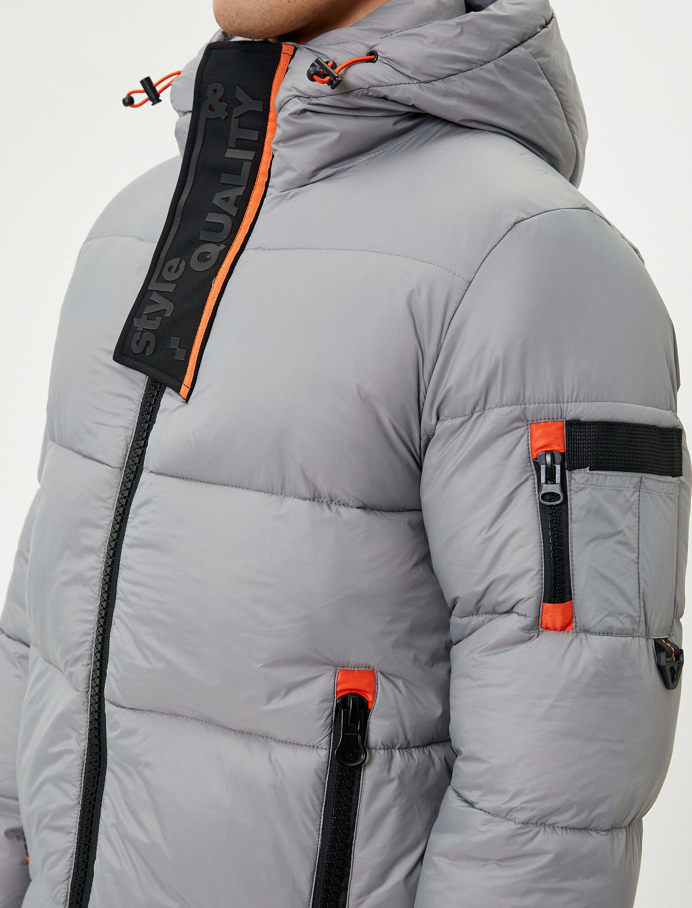   Şişme Mont Kapşonlu Fermuarlı Etiket Detaylı Cepli