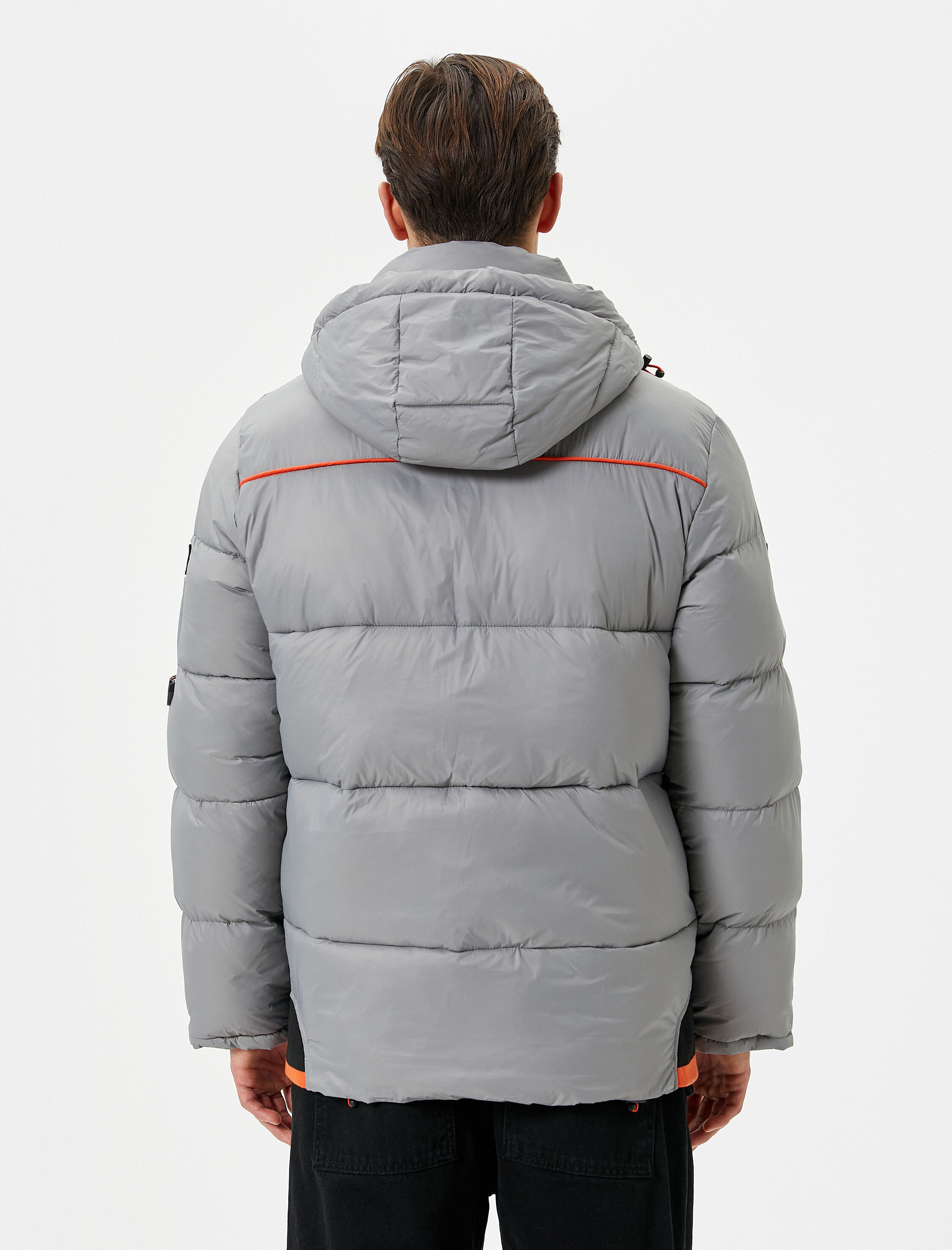   Şişme Mont Kapşonlu Fermuarlı Etiket Detaylı Cepli