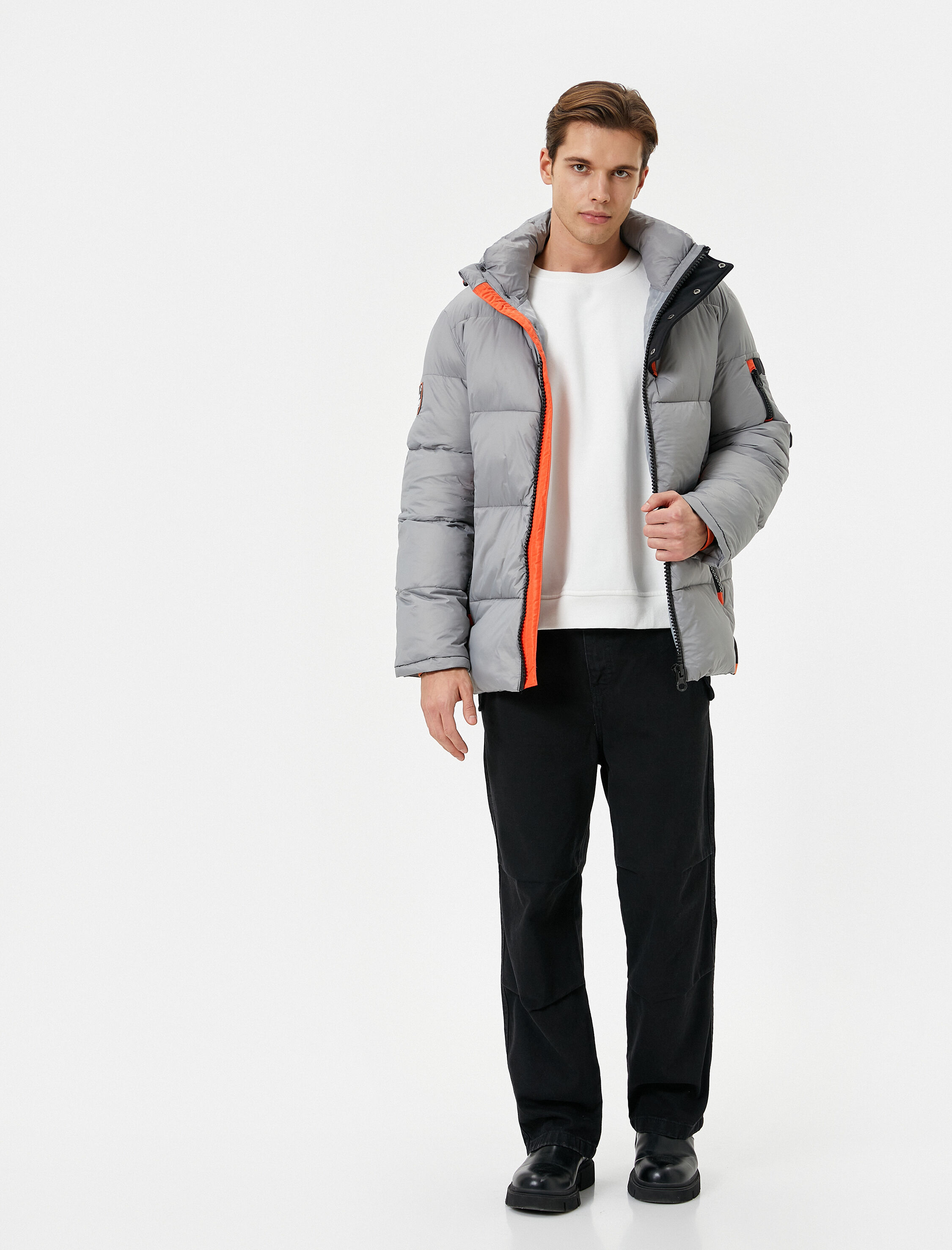   Şişme Mont Kapşonlu Fermuarlı Etiket Detaylı Cepli