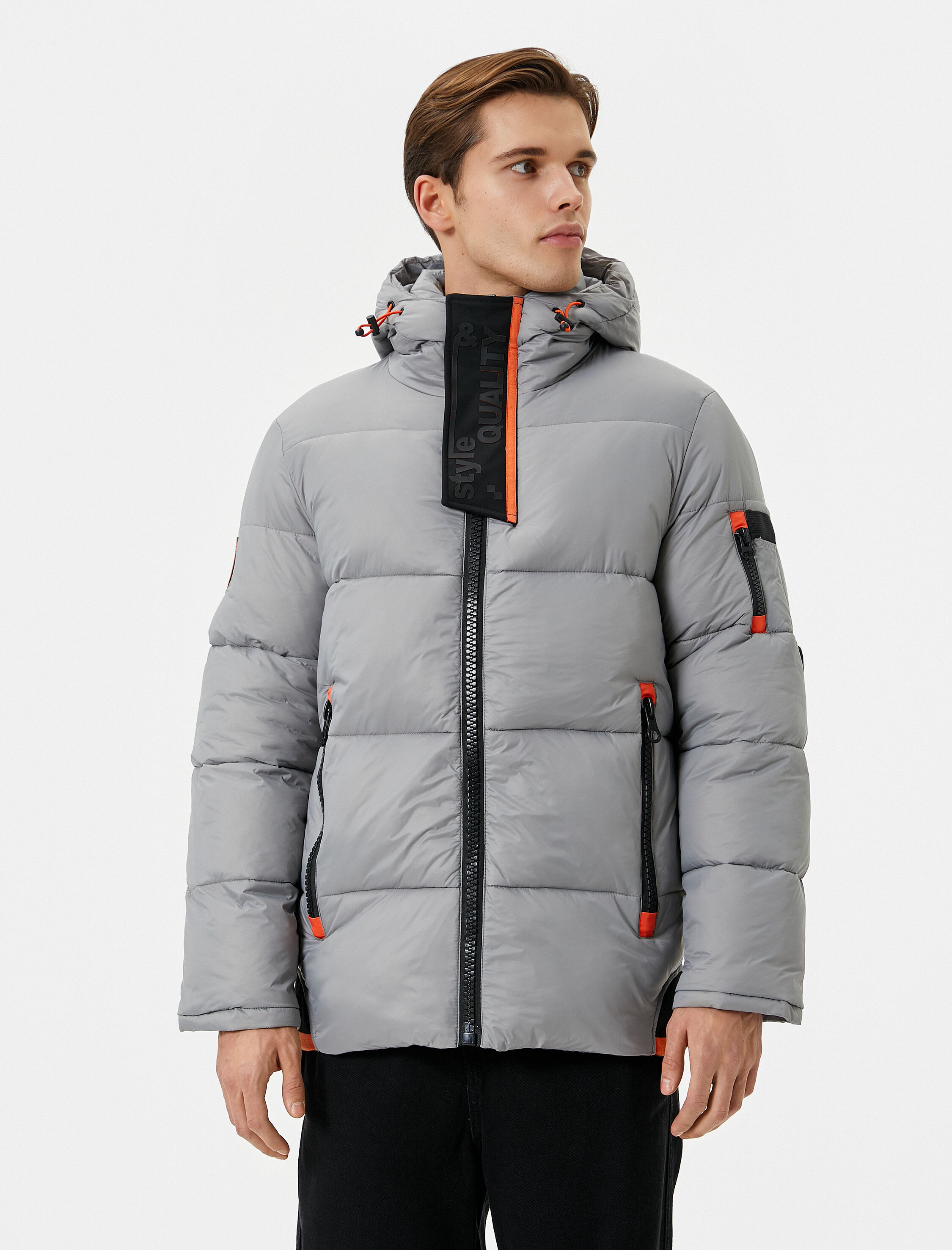   Şişme Mont Kapşonlu Fermuarlı Etiket Detaylı Cepli