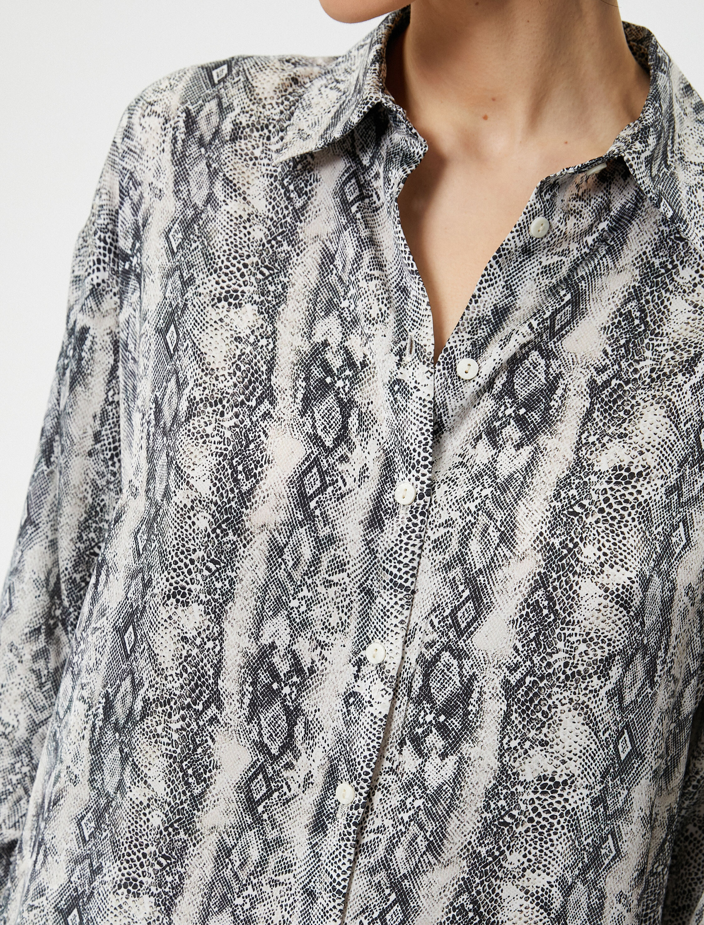   Yılan Derisi Desenli Gömlek Uzun Kollu Klasik Yaka