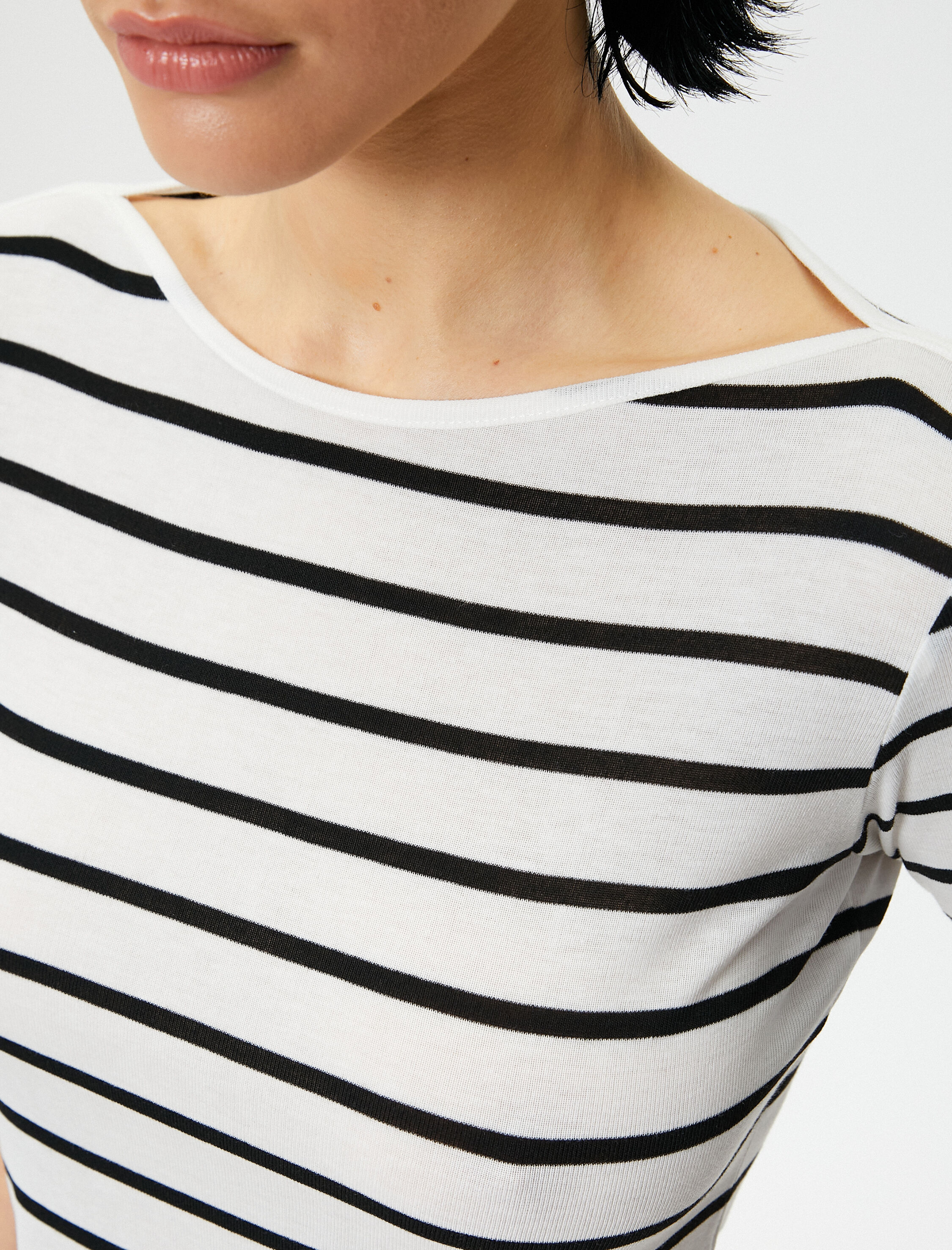   Kayık Yaka Tişört Yarım Kollu Standart Kesim