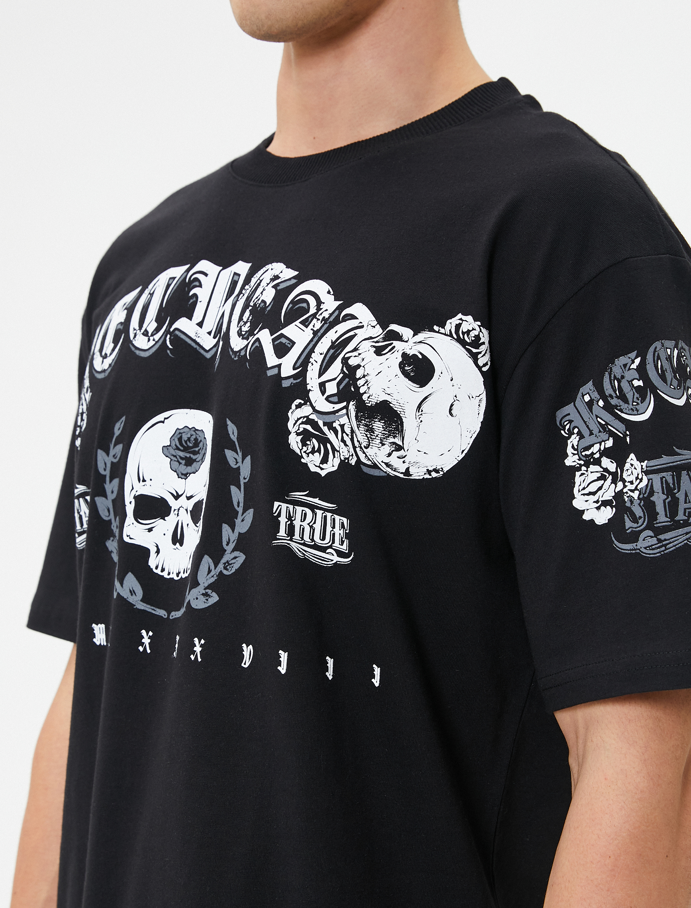   Oversize Tişört Arkası Baskılı Kuru Kafa Temalı Bisiklet Yaka