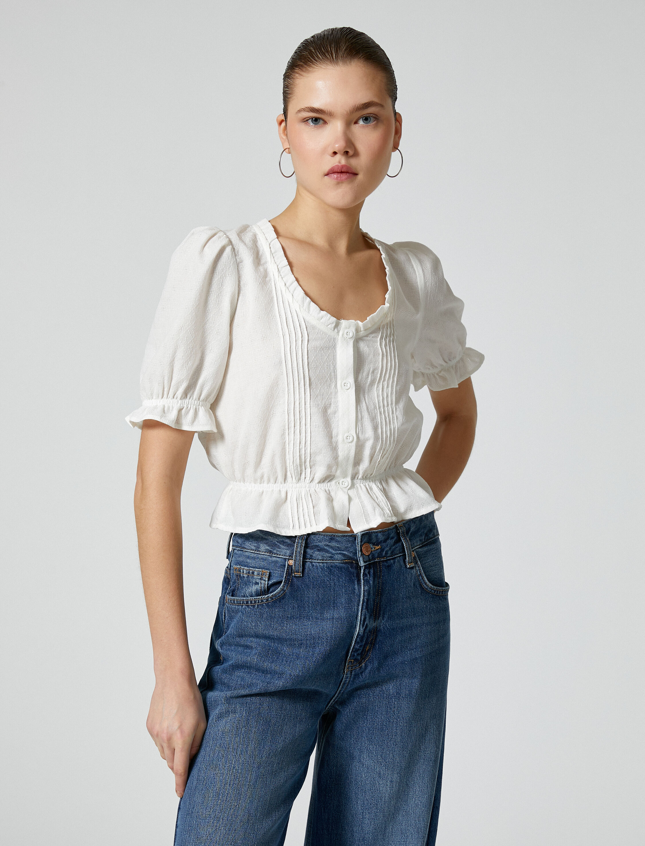   Balon Kol Crop Bluz Düğmeli Fırfırlı Pamuklu