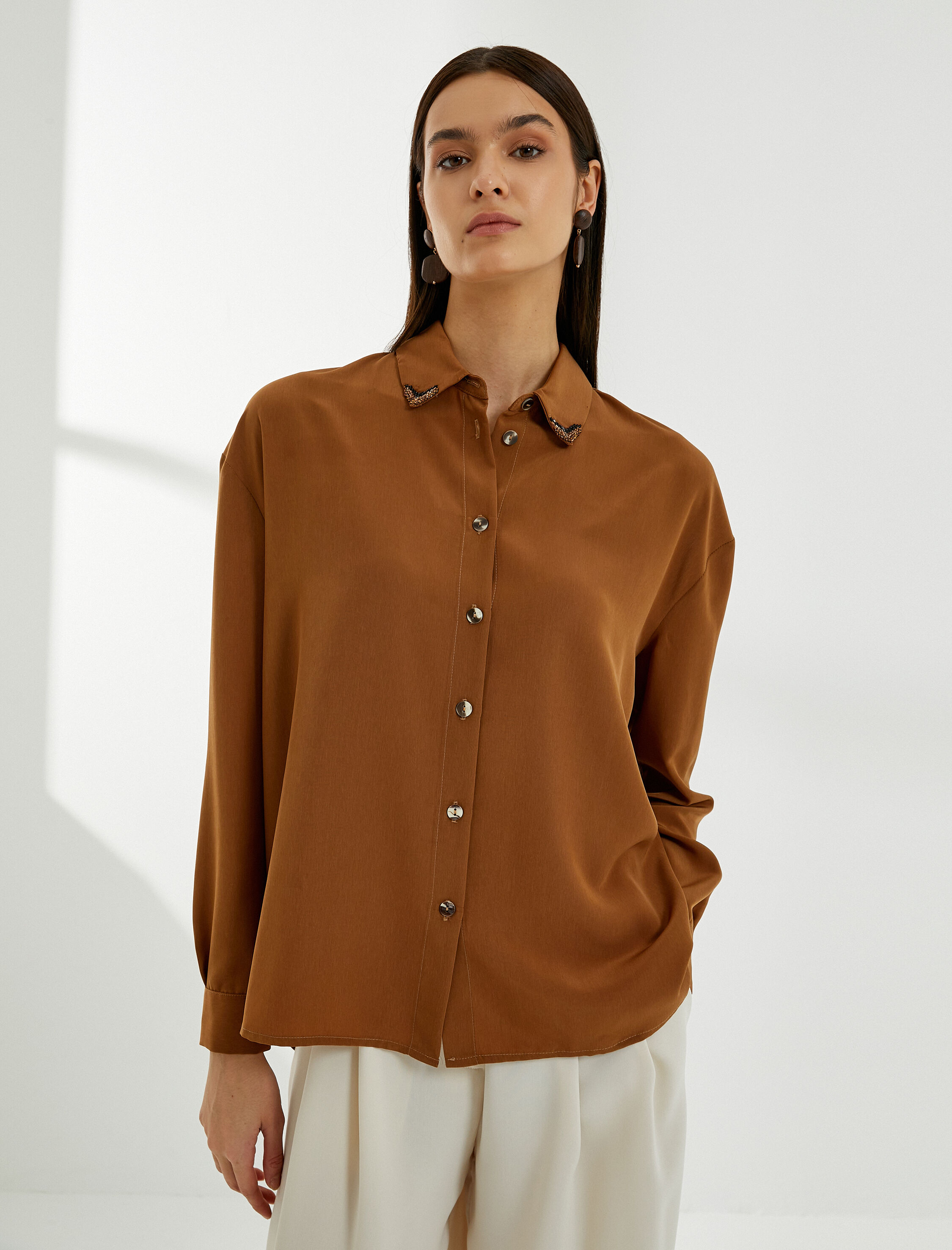   Uzun Kollu Gömlek Yaka Detaylı Düğmeli Standart Kesim