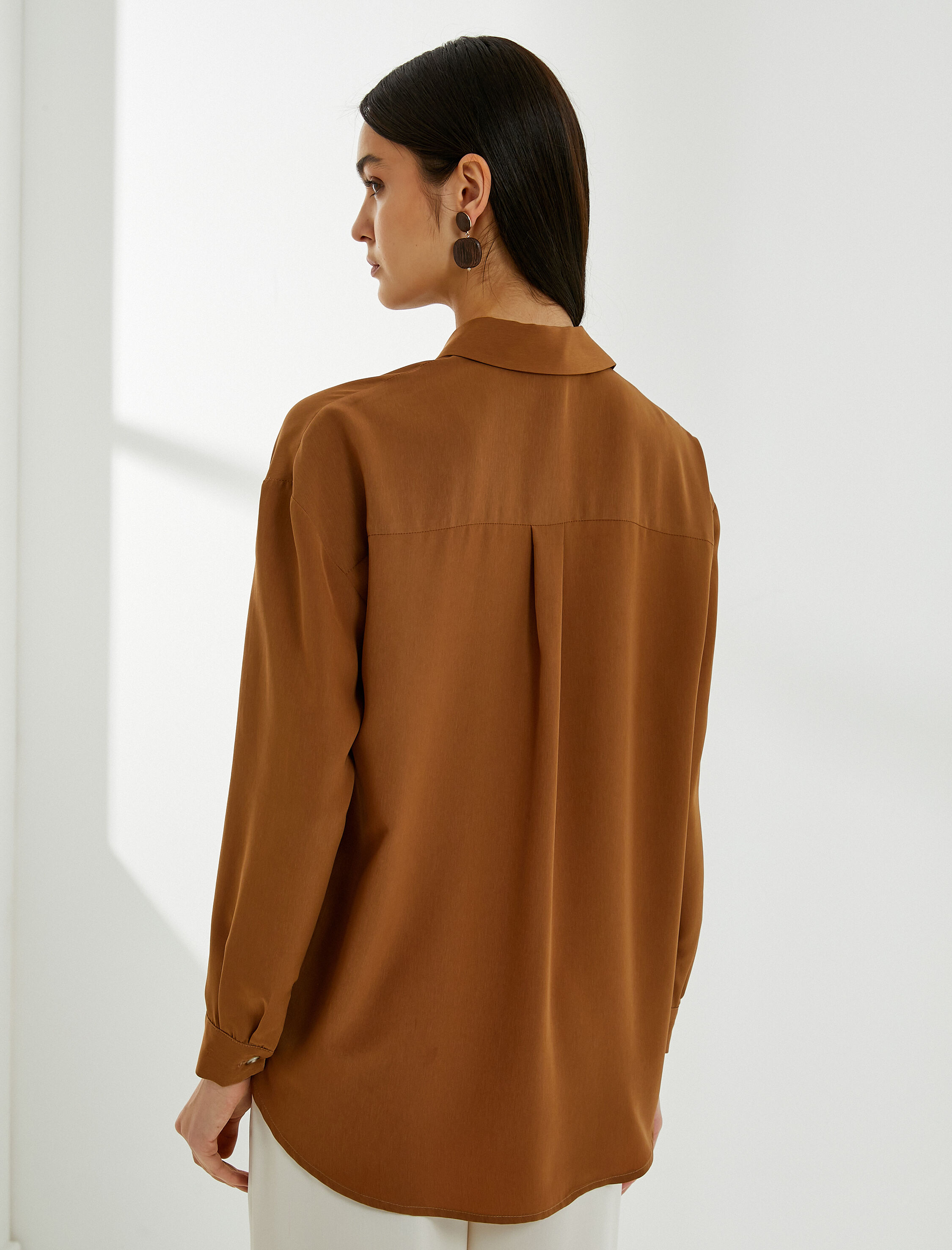   Uzun Kollu Gömlek Yaka Detaylı Düğmeli Standart Kesim