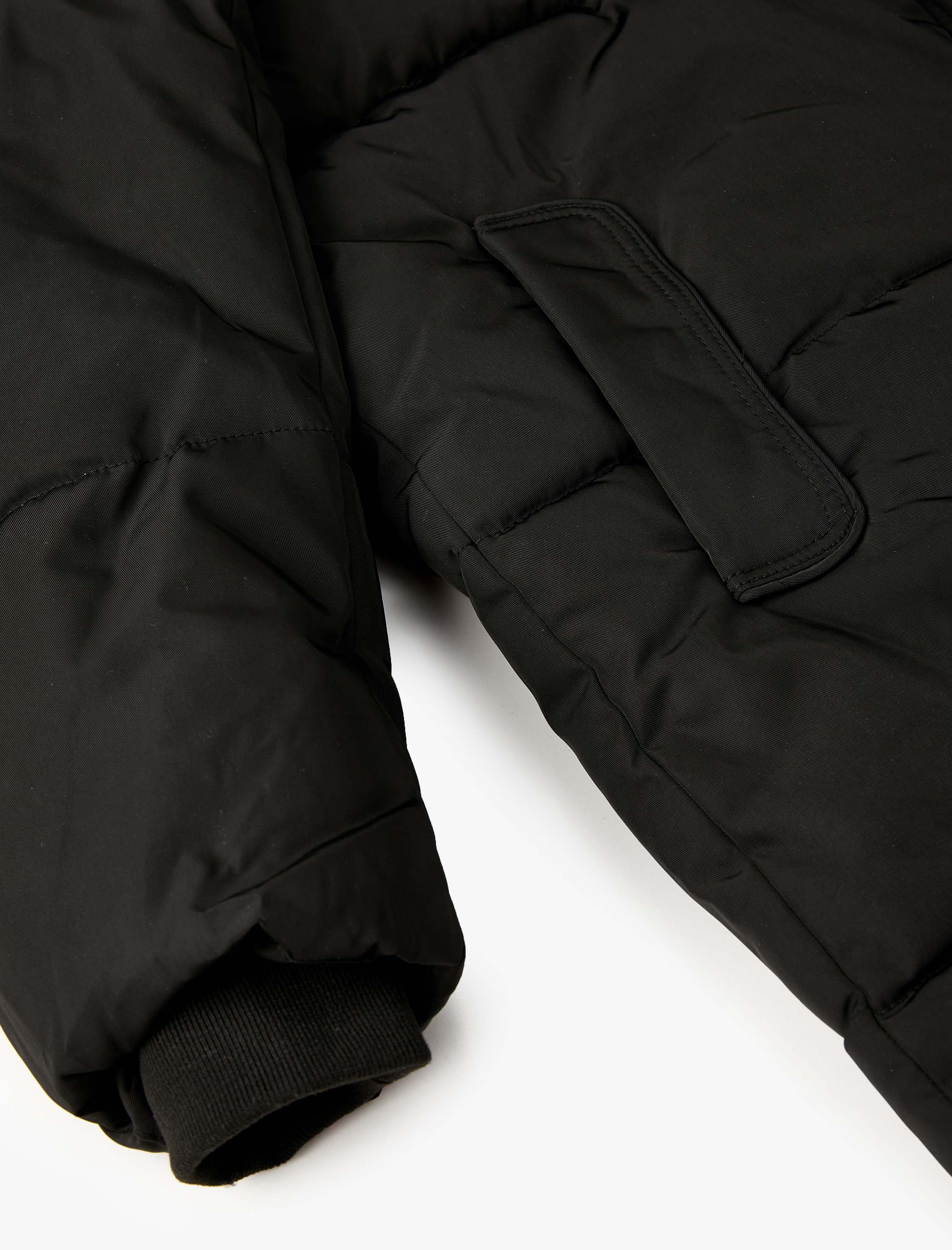   Şişme Uzun Mont Kapüşonlu Fermuarlı Çıtçıt Kapamalı Rüzgar Kapaklı Cepli