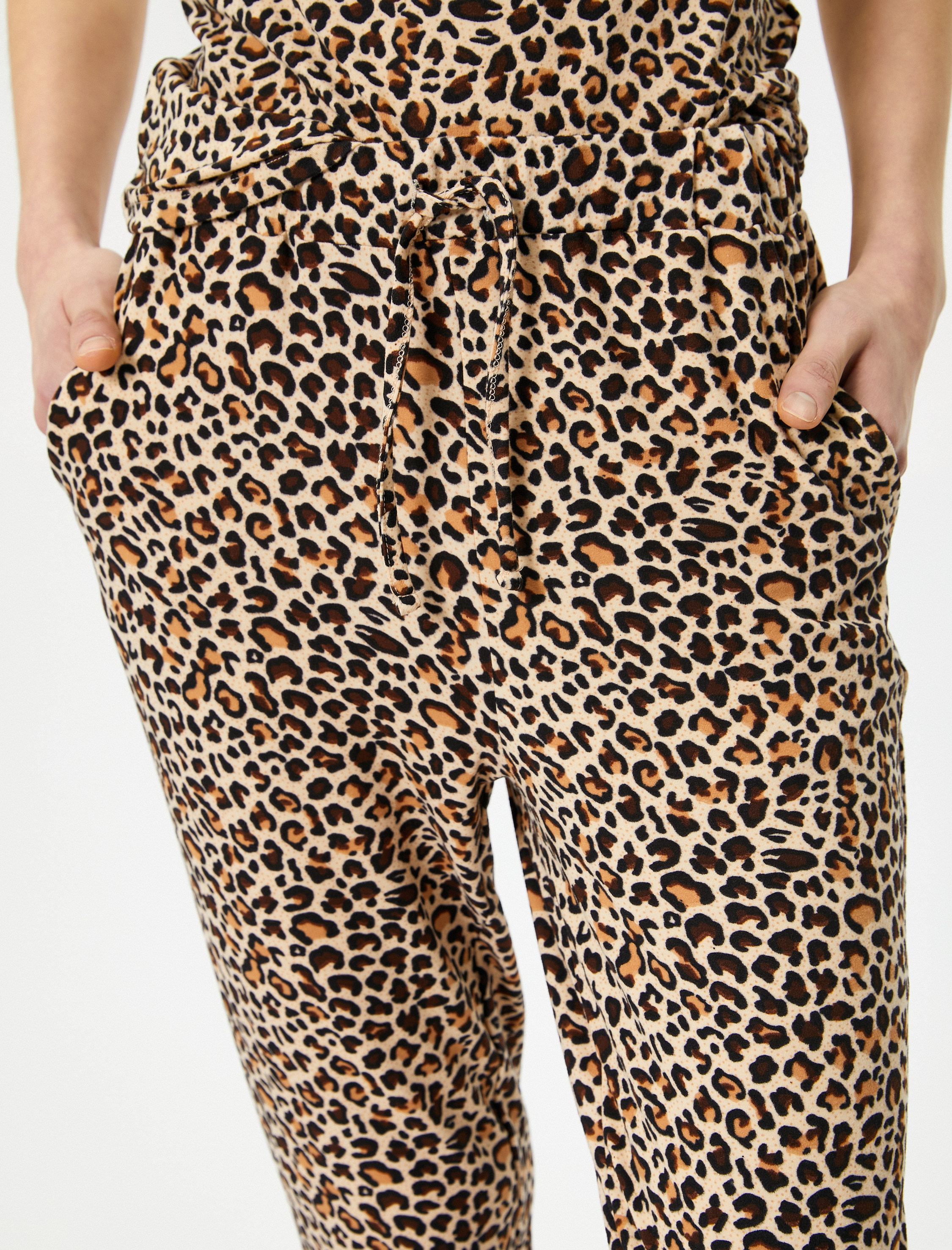   Leopar Desenli Pijama Altı Havuç Fit Beli Bağcıklı Cepli Hafif Dar Paça