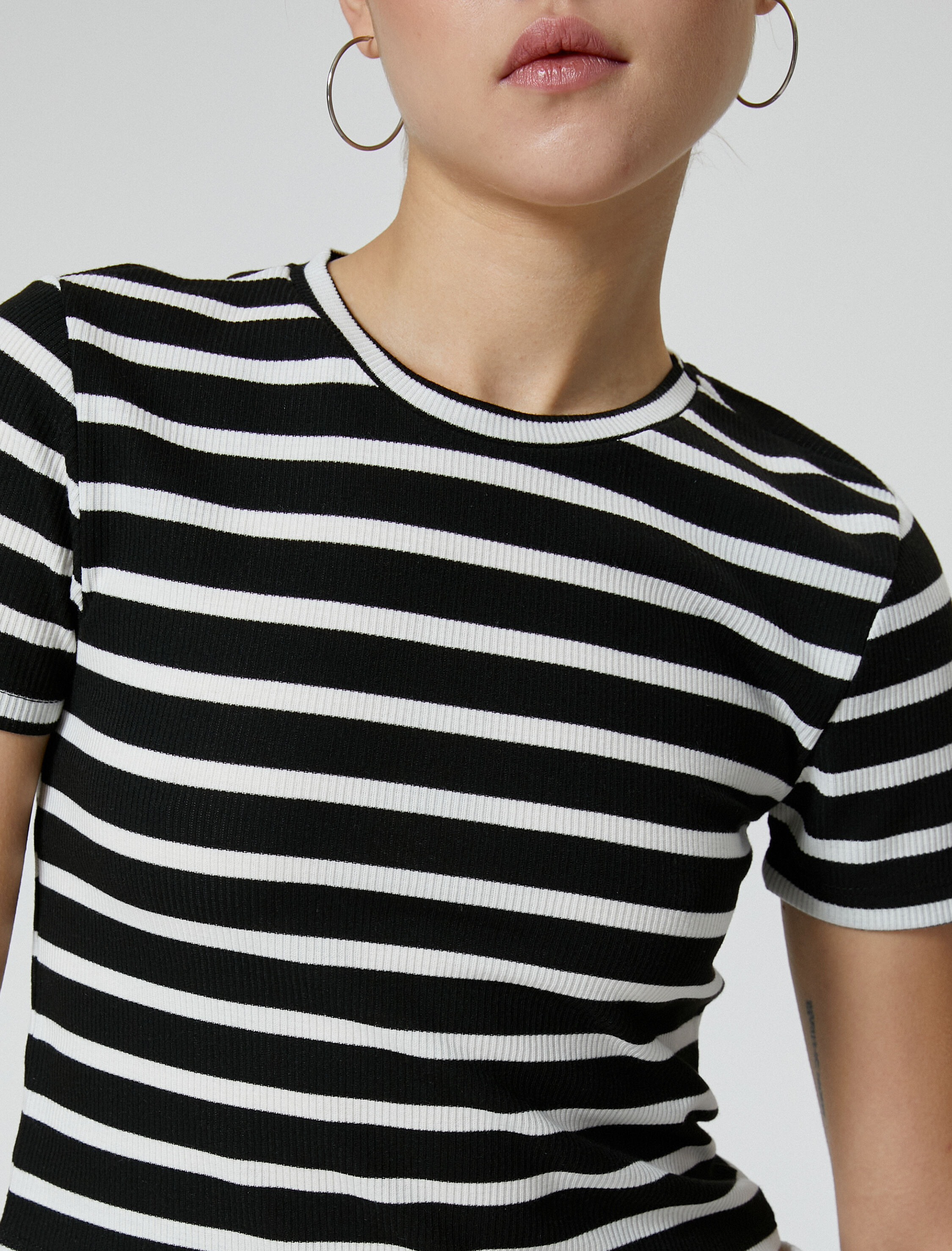   Kısa Kollu Tişört Bisiklet Yaka Viskoz Kumaş Karışımlı