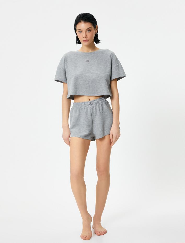  Crop Pijama Üstü Kısa Kollu Bisiklet Yaka Etiket Detaylı Dokulu