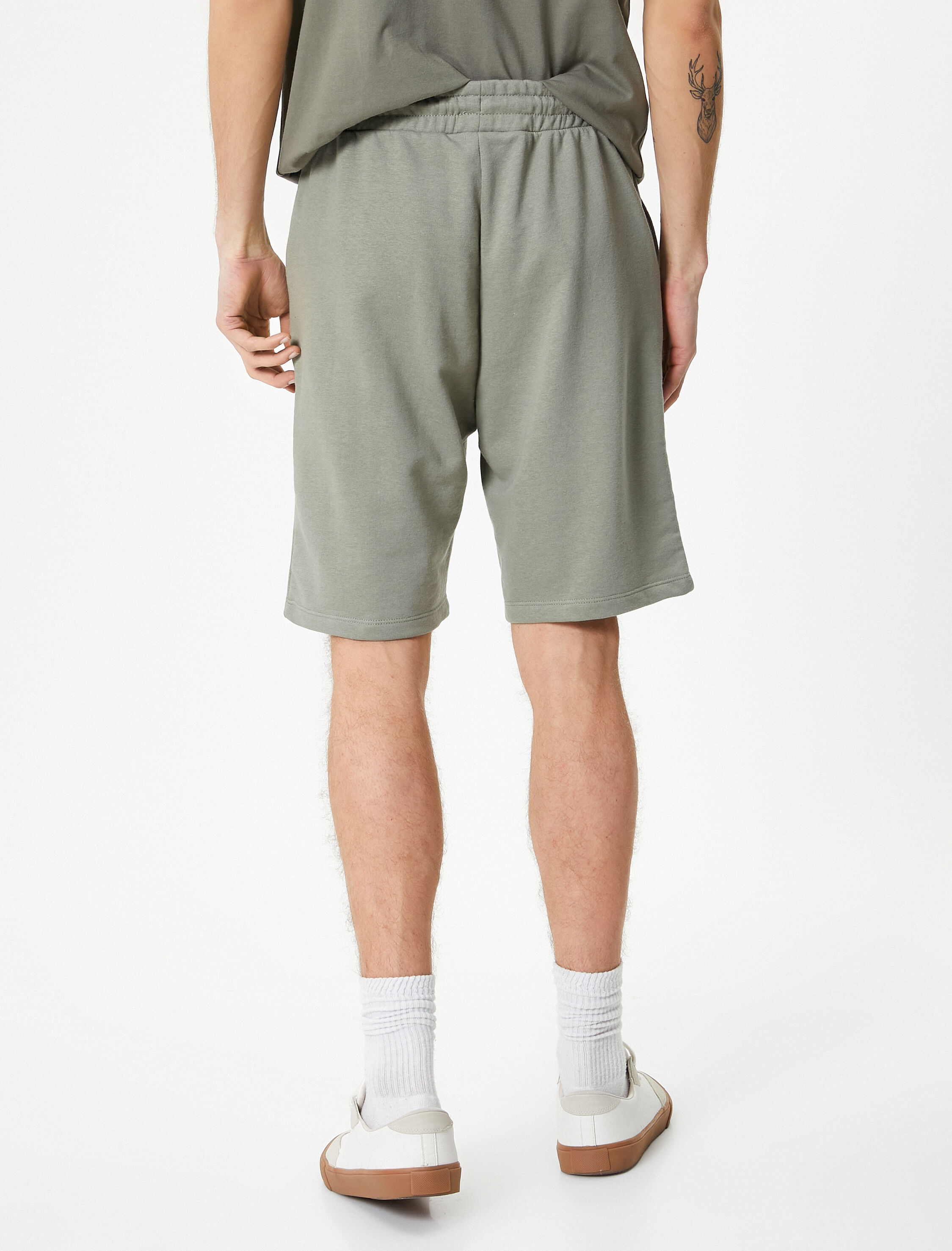   Bermuda Şort Etiket Baskılı Beli Bağcıklı Cep Detaylı