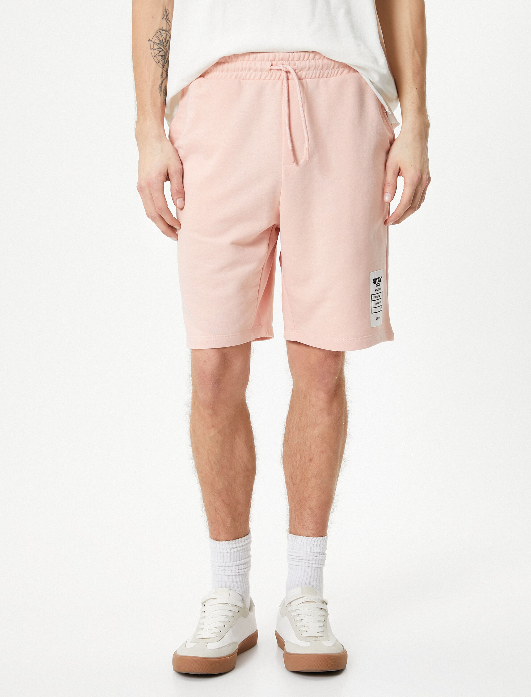   Bermuda Şort Etiket Baskılı Beli Bağcıklı Cep Detaylı