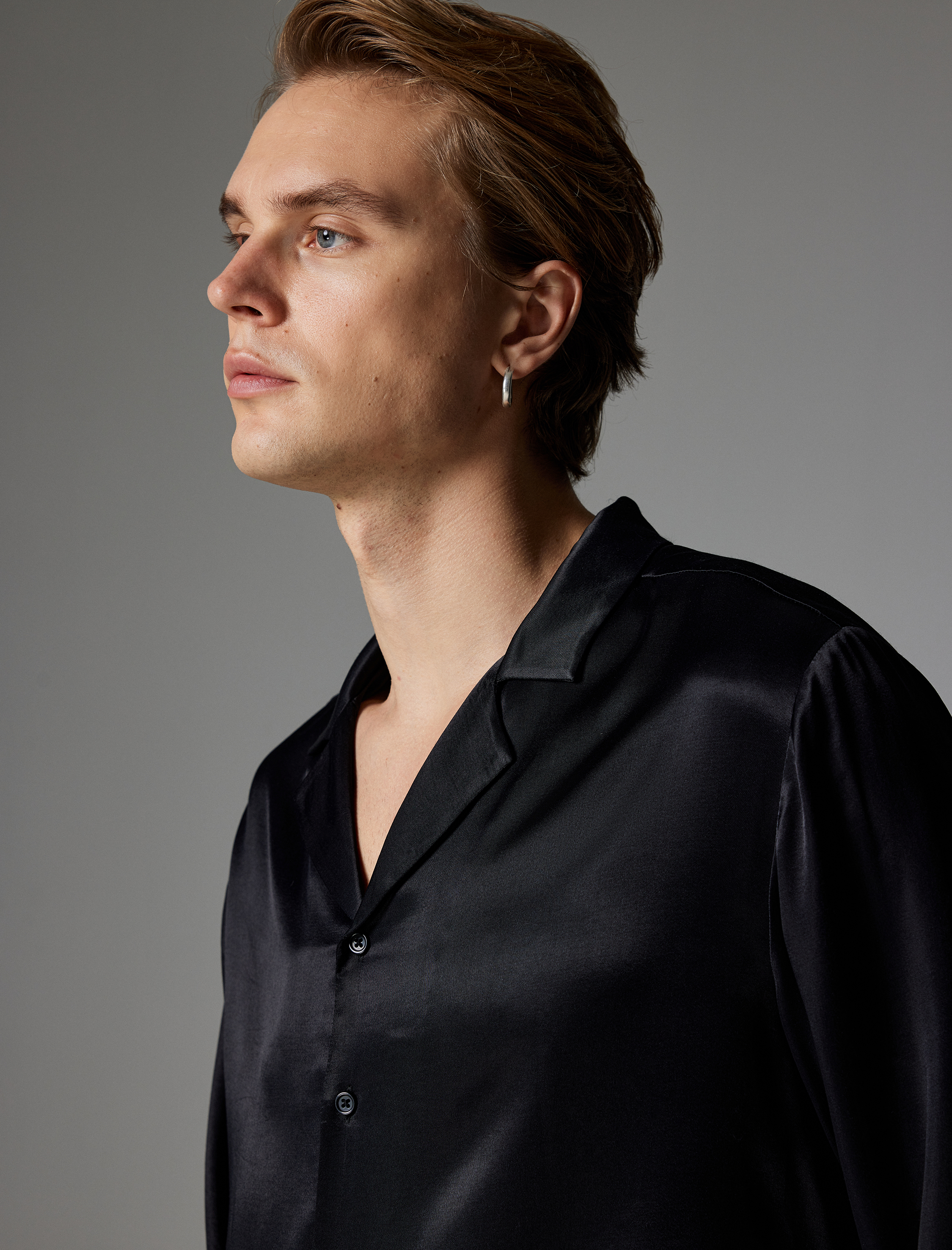 Saten Gömlek Devrik Yaka Düğmeli Uzun Kollu