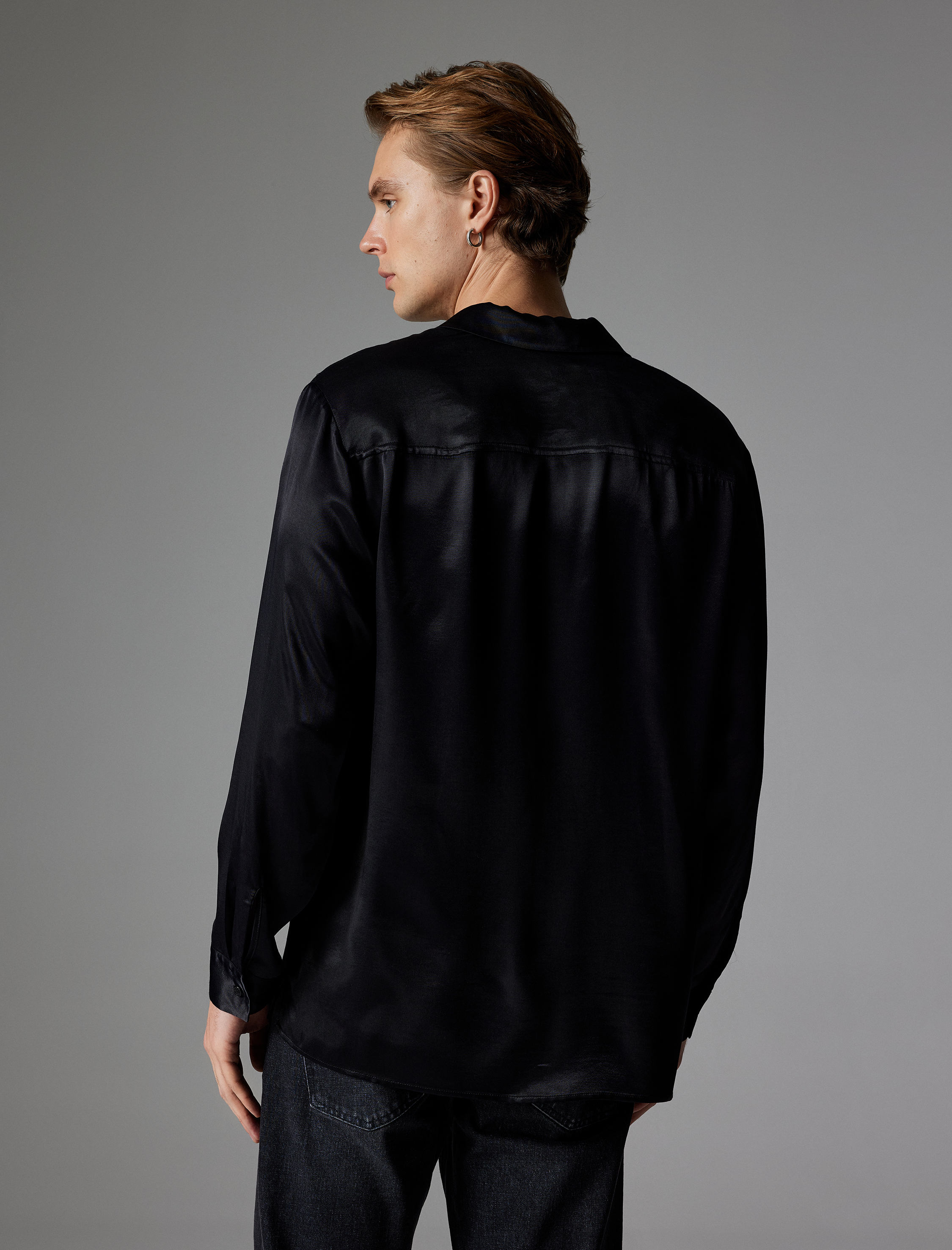 Saten Gömlek Devrik Yaka Düğmeli Uzun Kollu