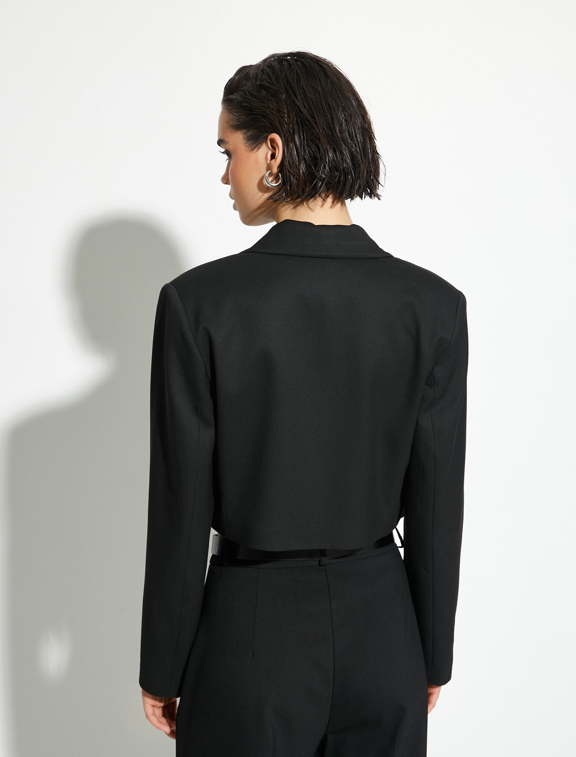   Kısa Ceket Önden Fiyonk Bağlamalı Cep Detaylı