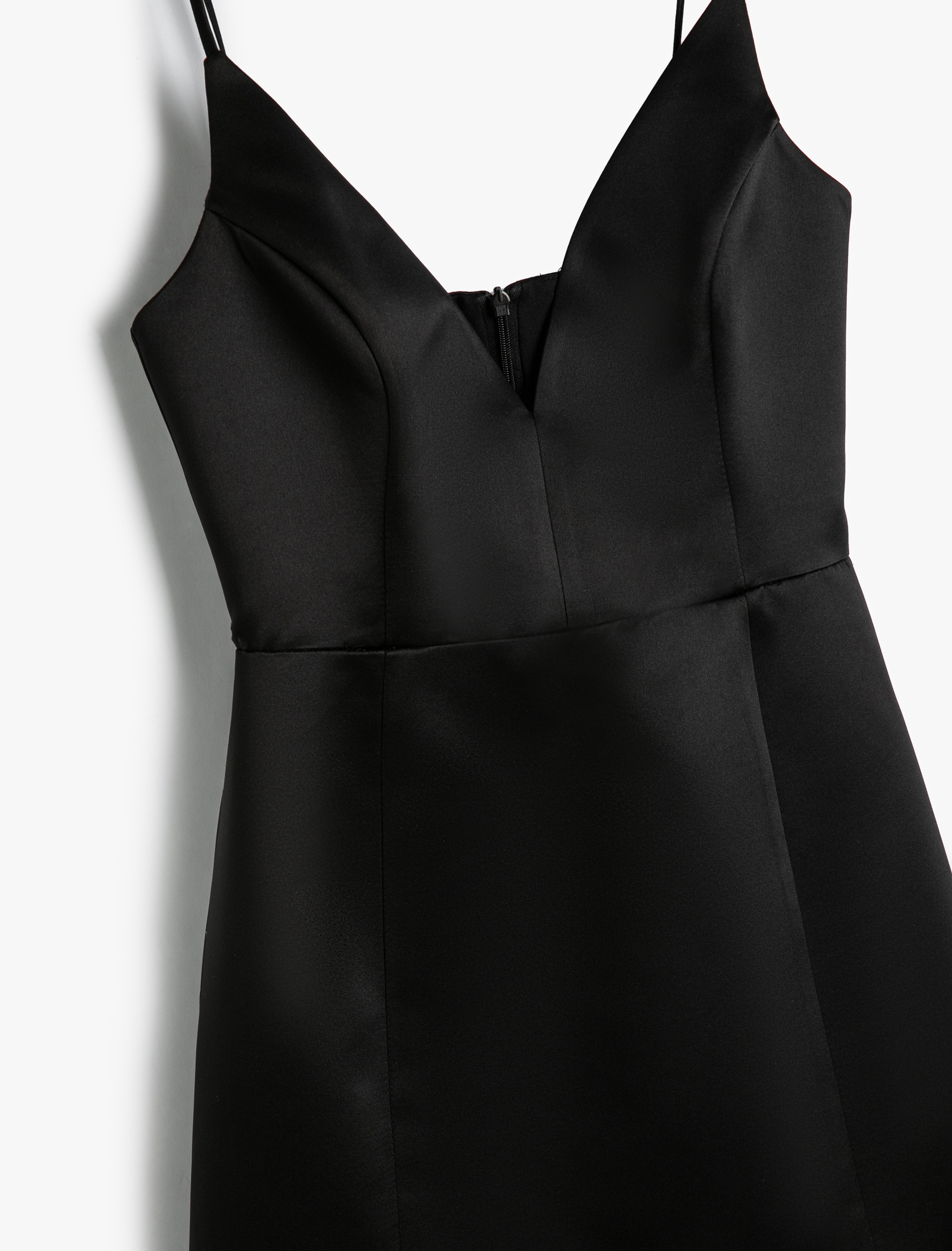   Saten Mini Elbise Askılı Kalp Yaka Su Yolu Taş Detaylı